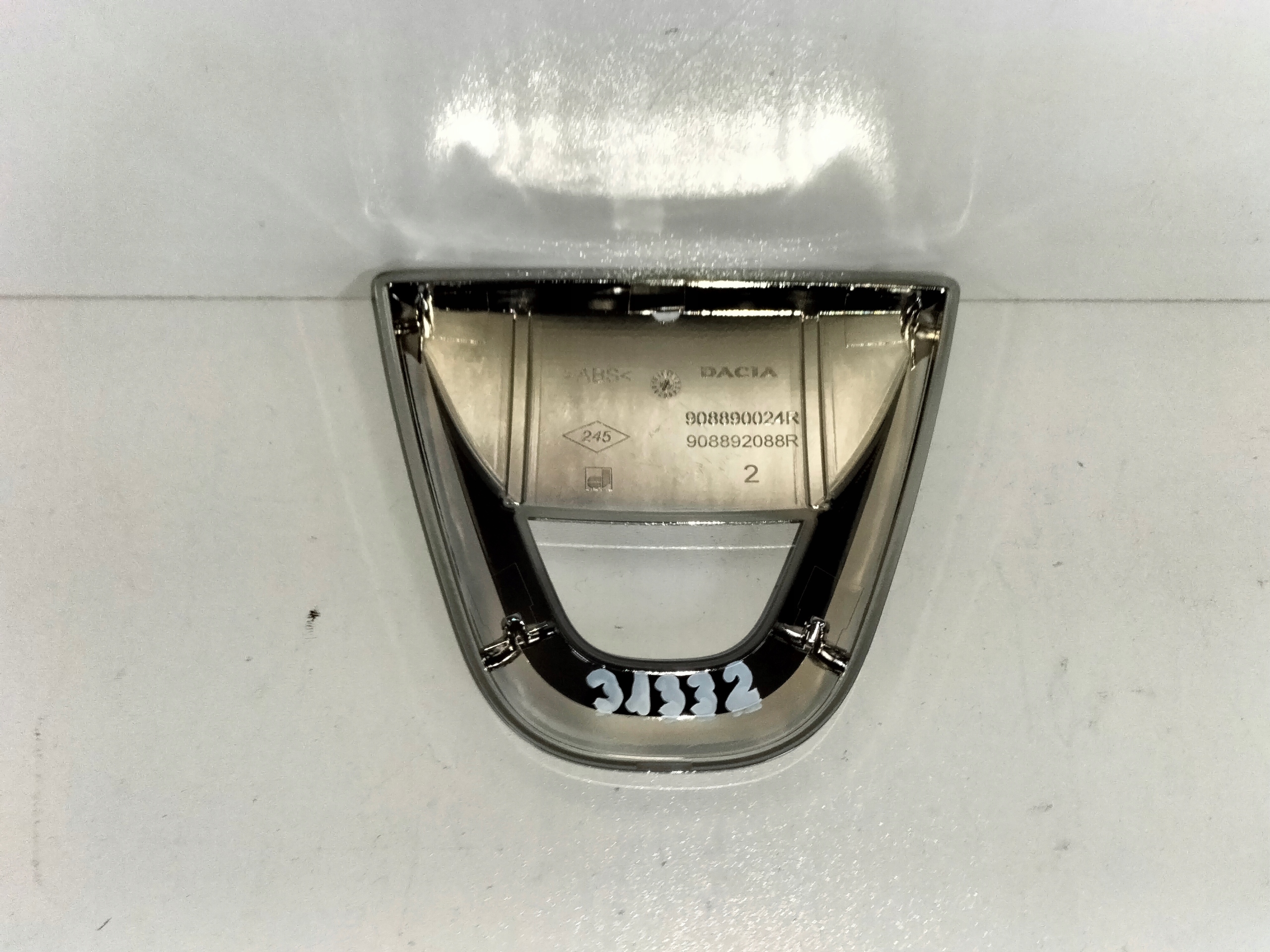 ZNAK EMBLEM ZADNEJ KAPOTY DACIA SANDERO II 12-