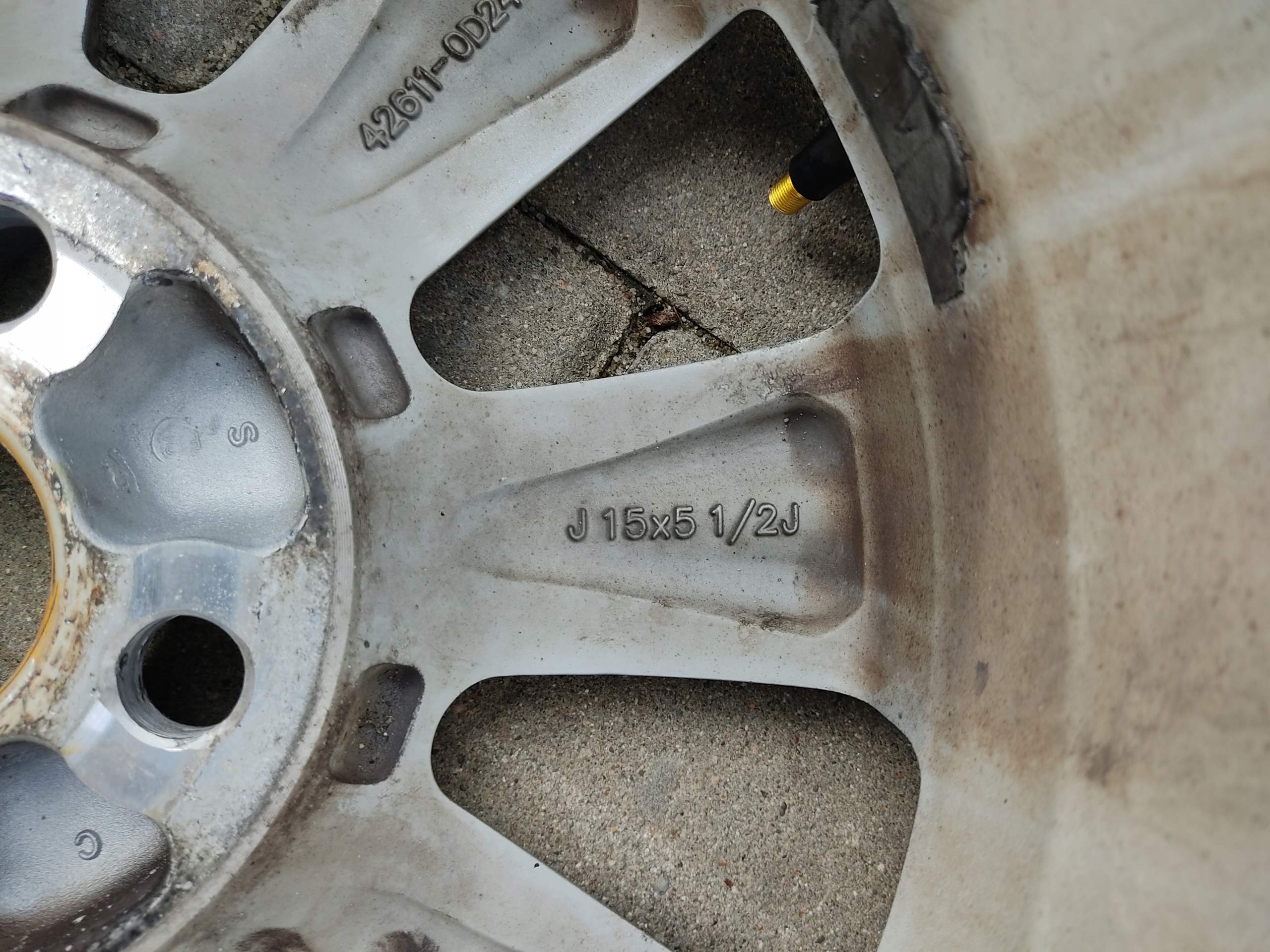 HLINIKOVY DISK ELEKTRON 15 TOYOTA YARIS II 4×100 5.5J 42611-0D240