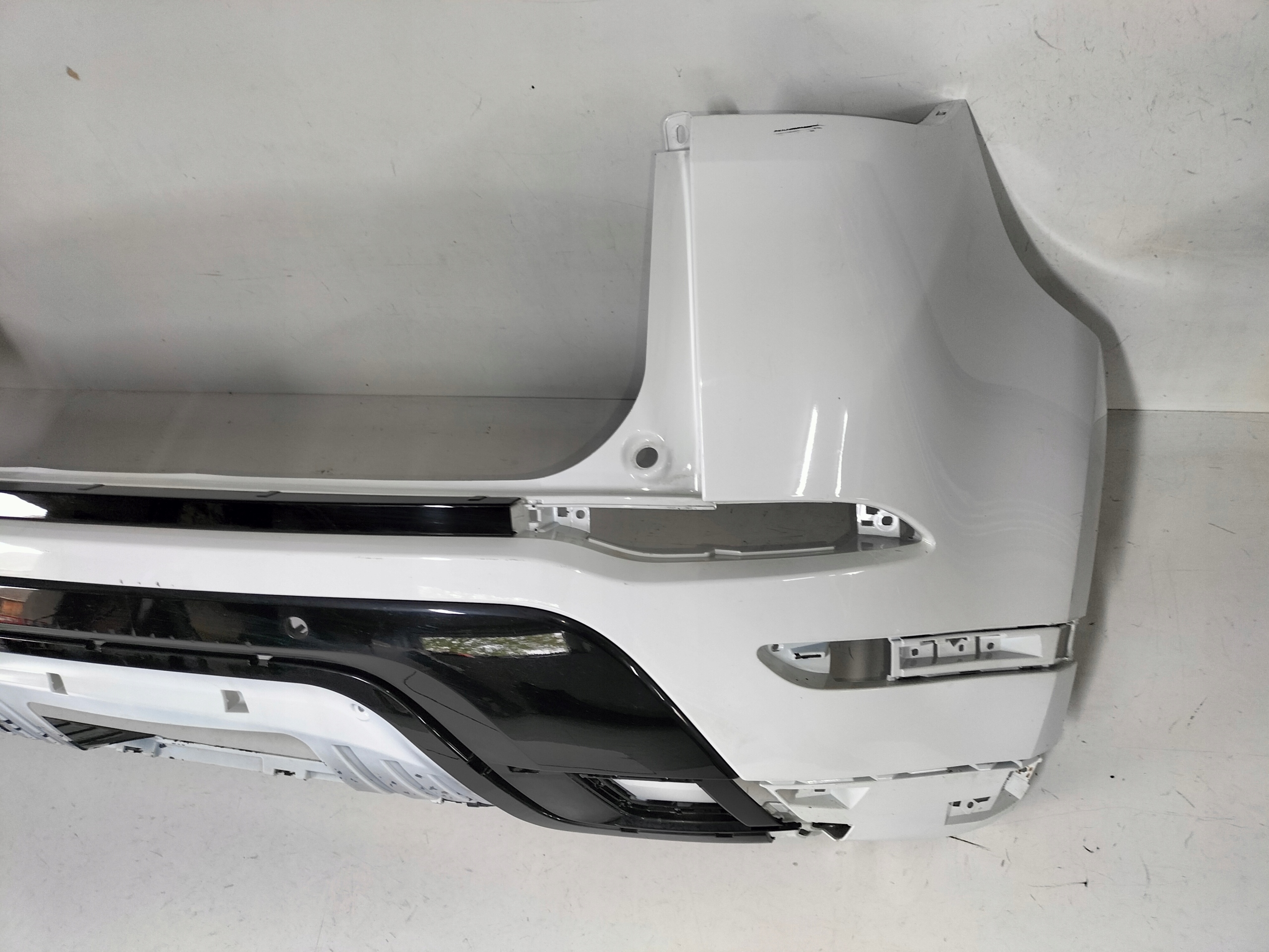 ZADNÝ NÁRAZNÍK RANGE ROVER EVOQUE II 19-