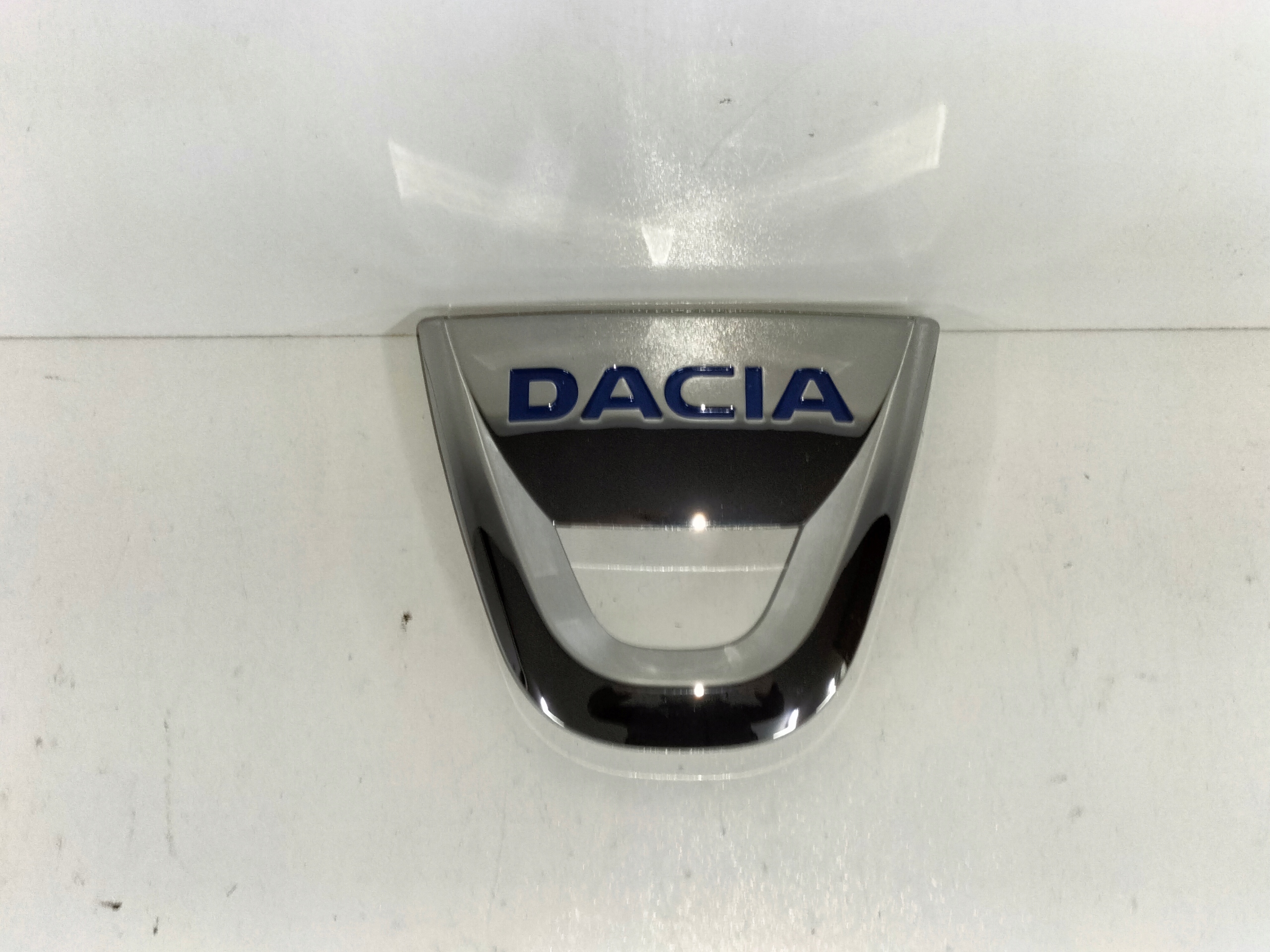 ZNAK EMBLEM ZADNEJ KAPOTY DACIA SANDERO II 12-