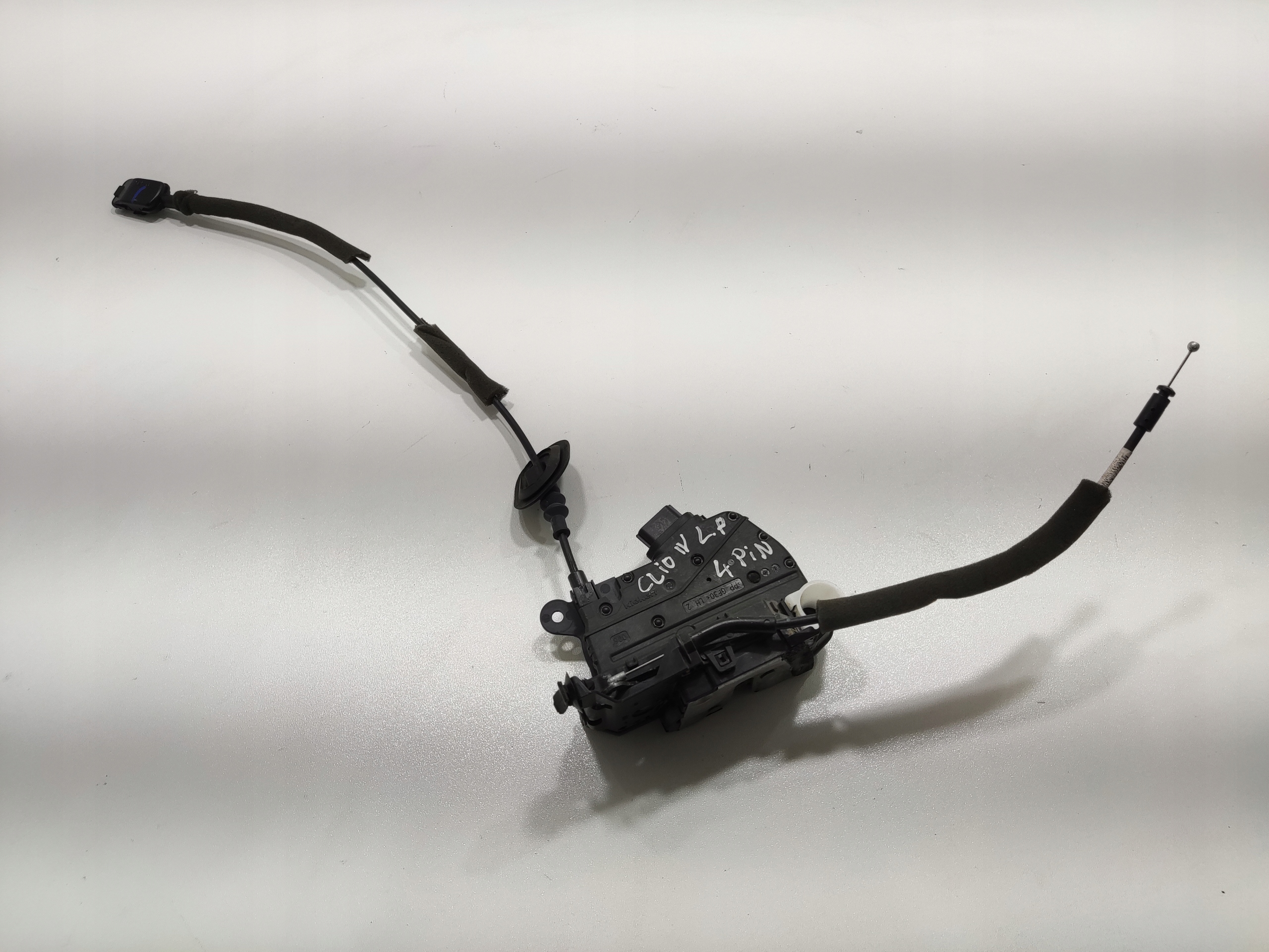 ZAMOK LAVYCH PREDNYCH DVERI RENAULT CLIO IV 805033000R 4 PIN 2013-2019