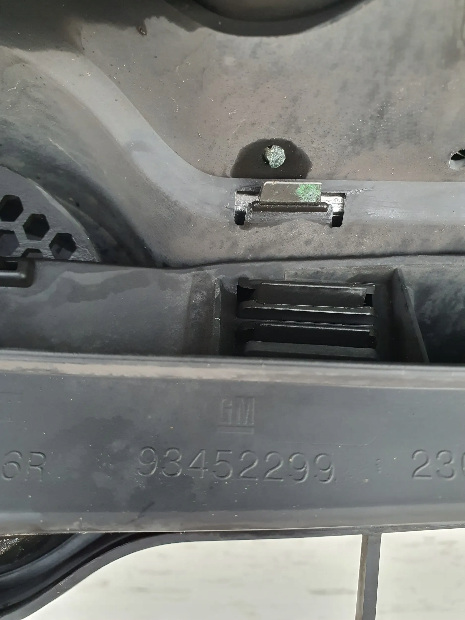Opel Vivaro II 93452299 MRIEŽKA LIŠTA CHLADIČA LIŠTA MRIEŽKA