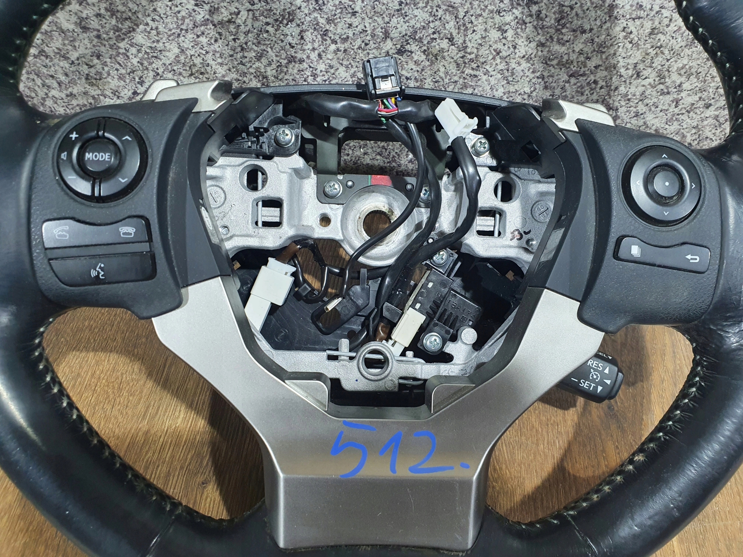 LEXUS IS300H 013-016 VOLANT