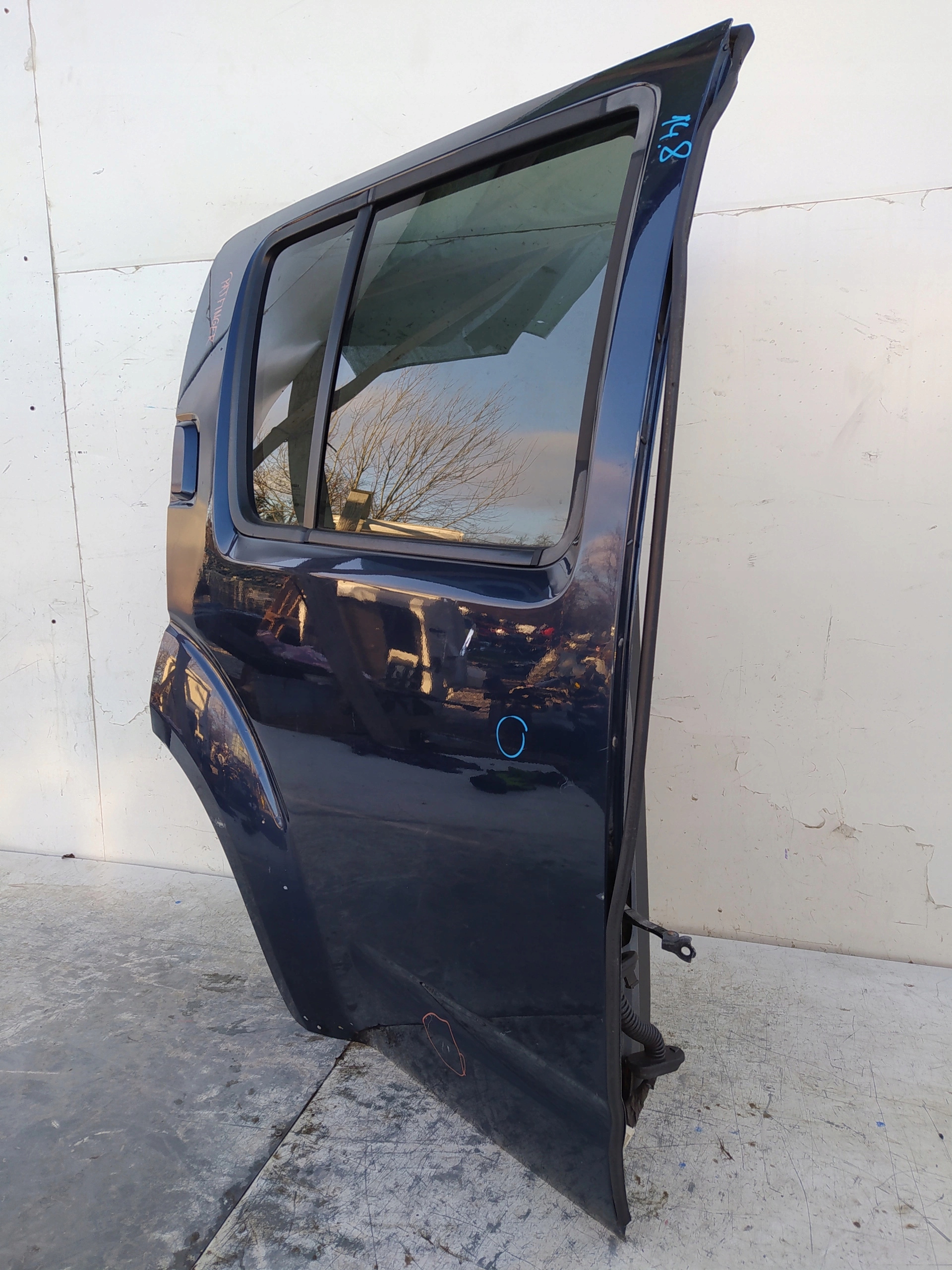 NISSAN PATHFINDER R51 PRAVE ZADNE DVERE