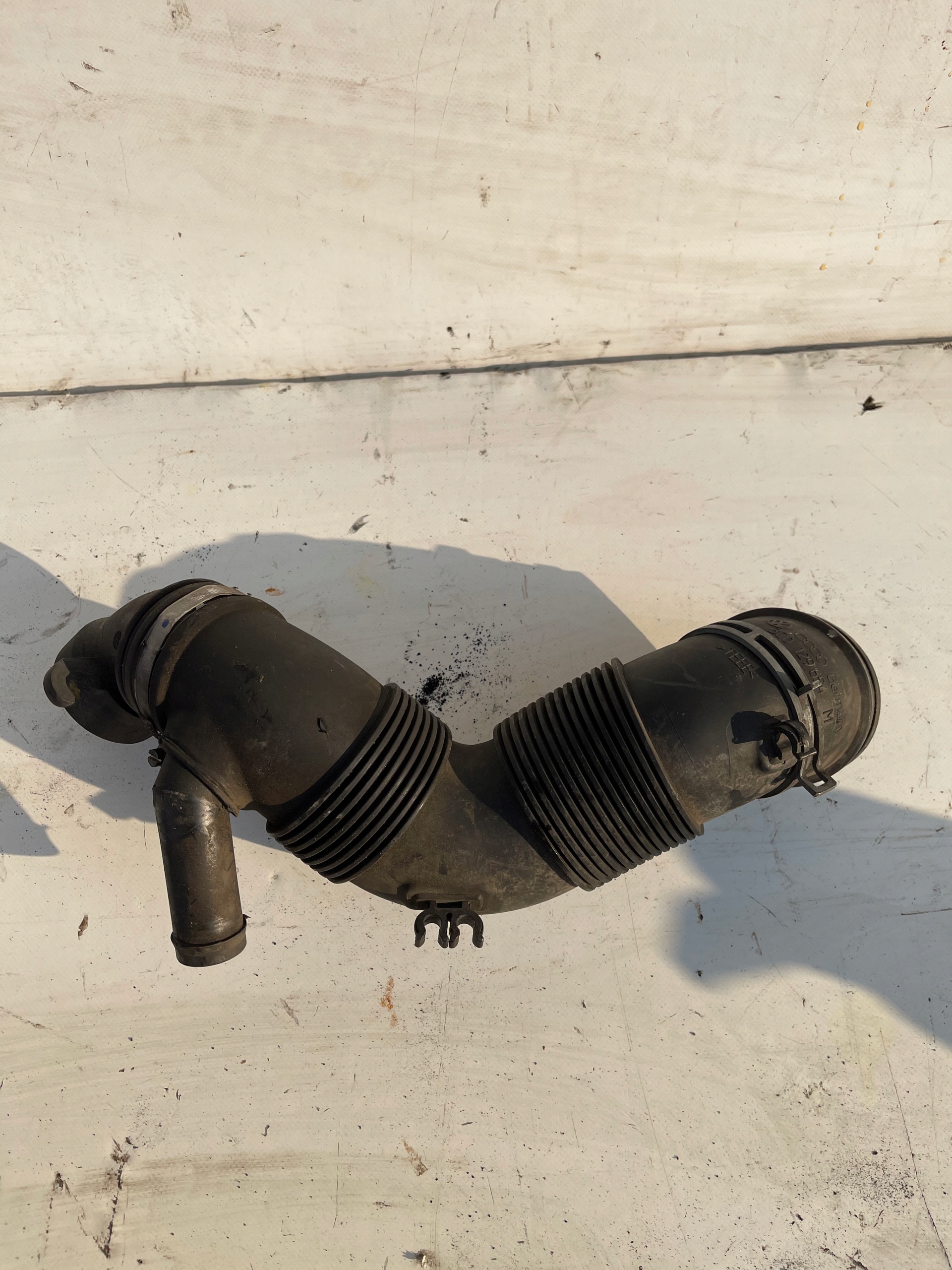 TRUBKA HADICA 1.6 TDI Vw SKODA AUDI 3C0129654M