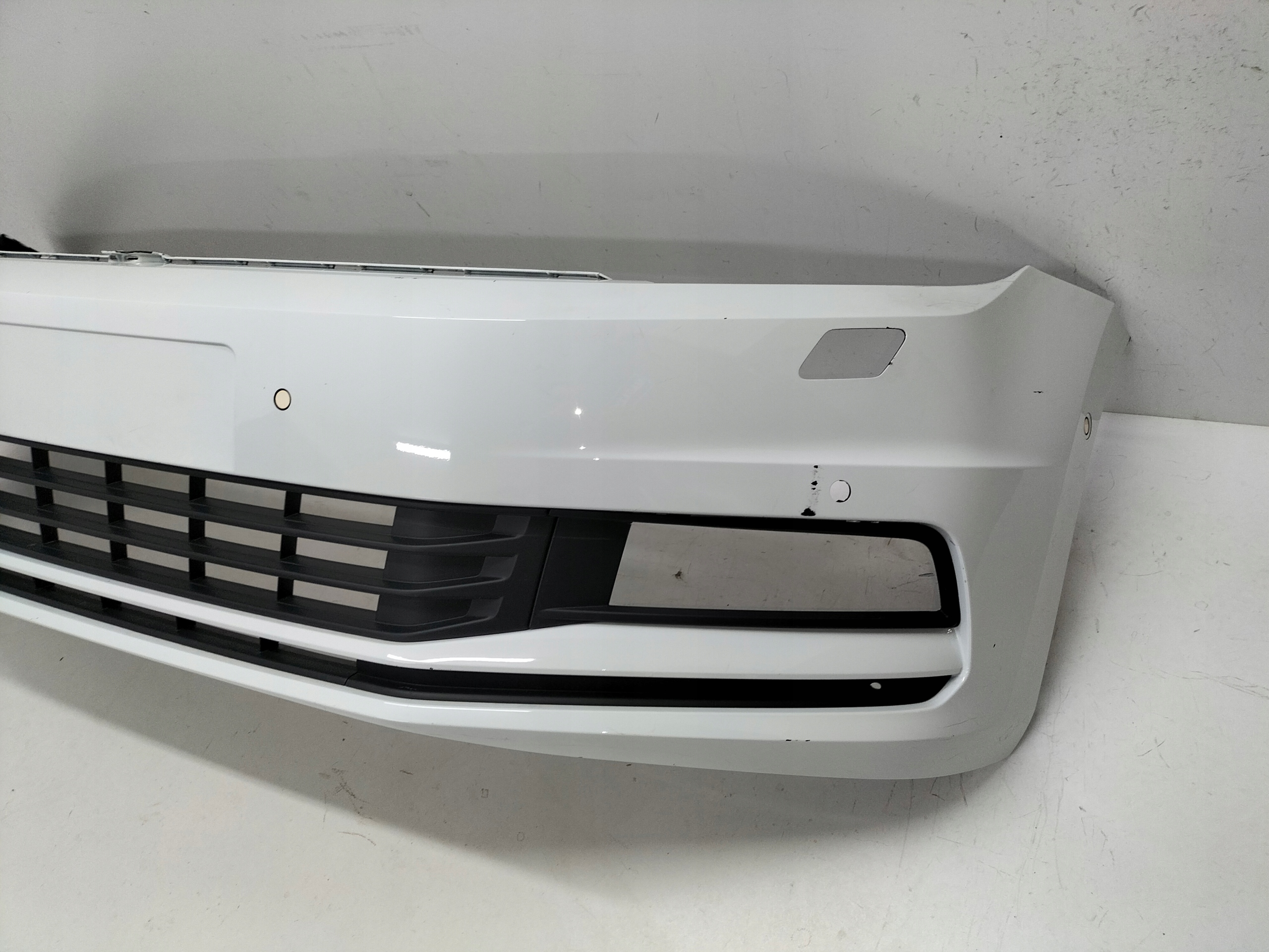 PREDNÝ NÁRAZNÍK VW TOURAN III 15-