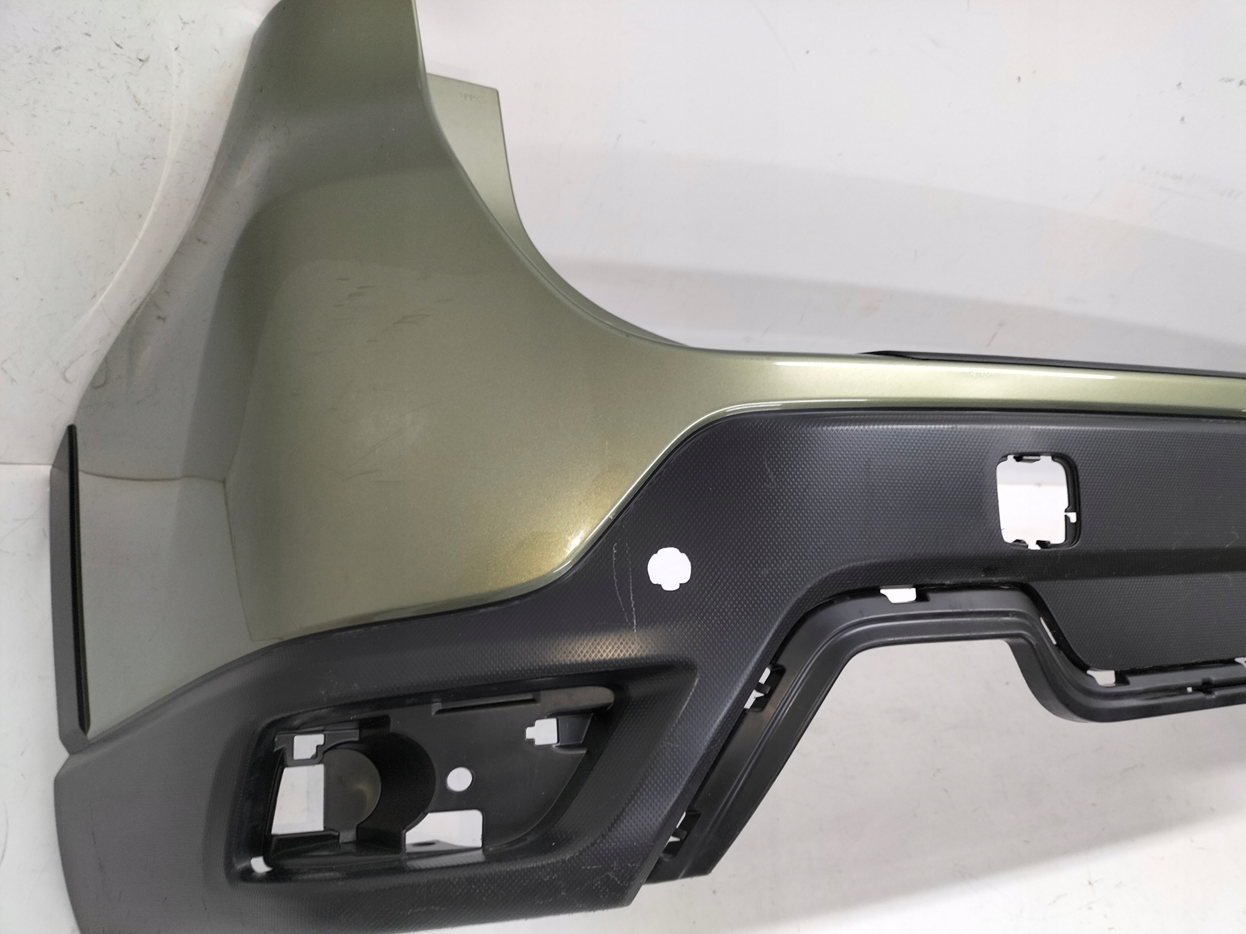 ZADNÝ NÁRAZNÍK SUBARU FORESTER 5 V 18-