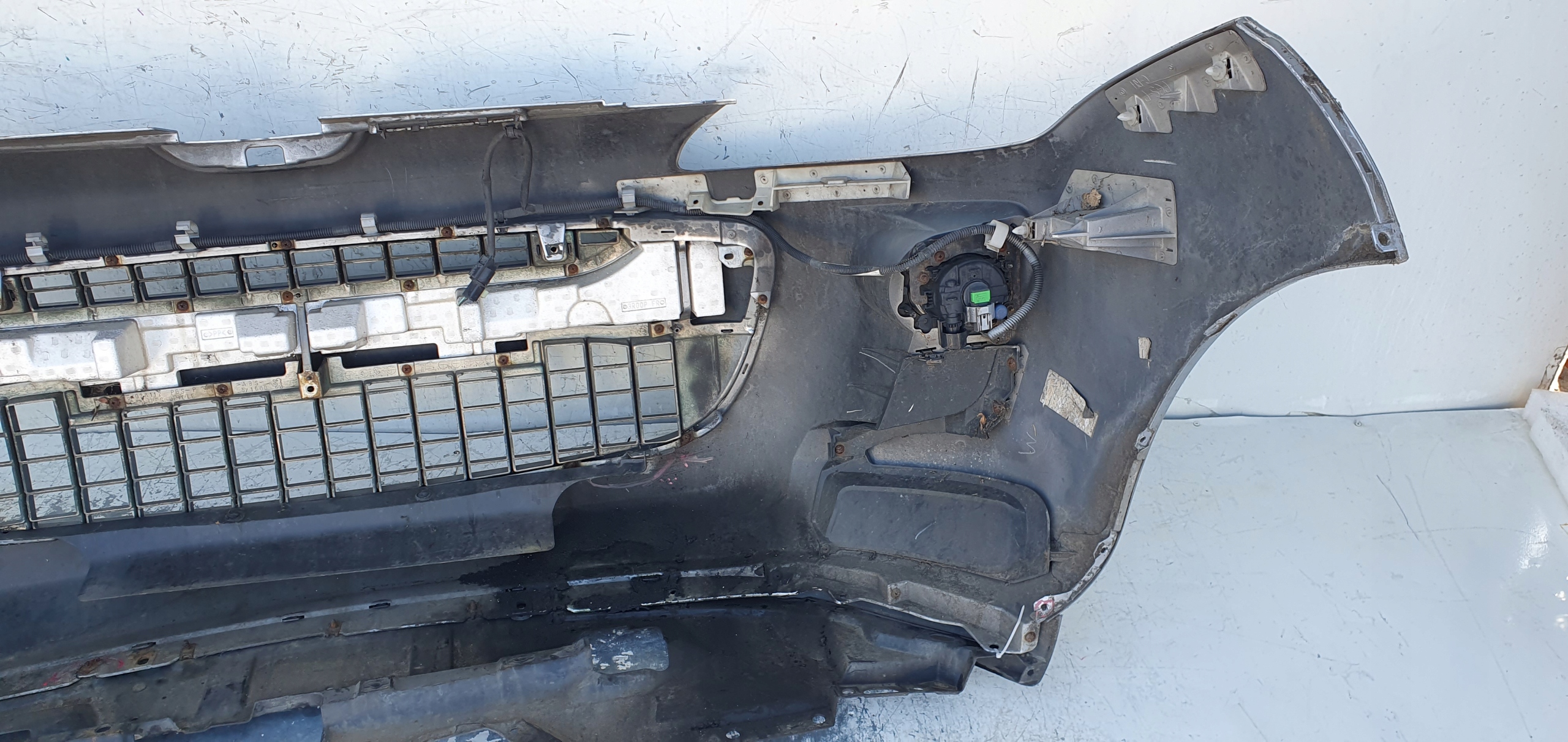 Peugeot 4007 PREDNÝ NÁRAZNÍK