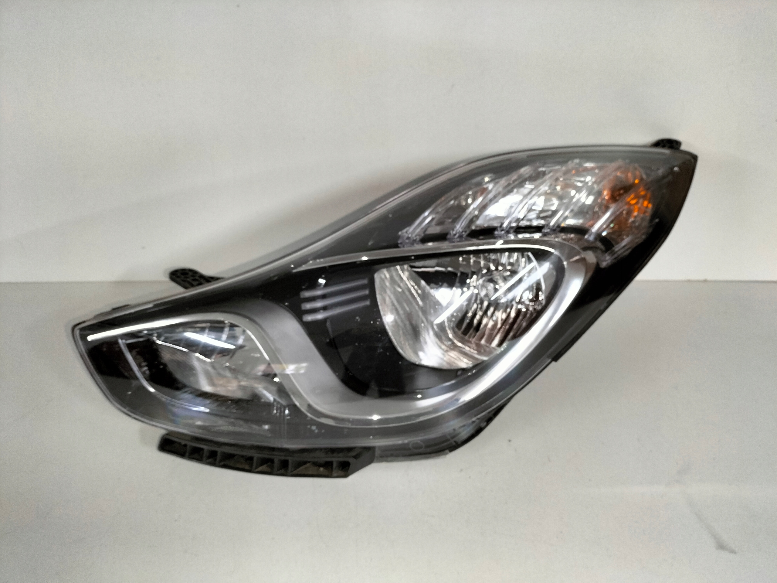 LAVE PREDNE SVETLO HYUNDAI IX20 10-