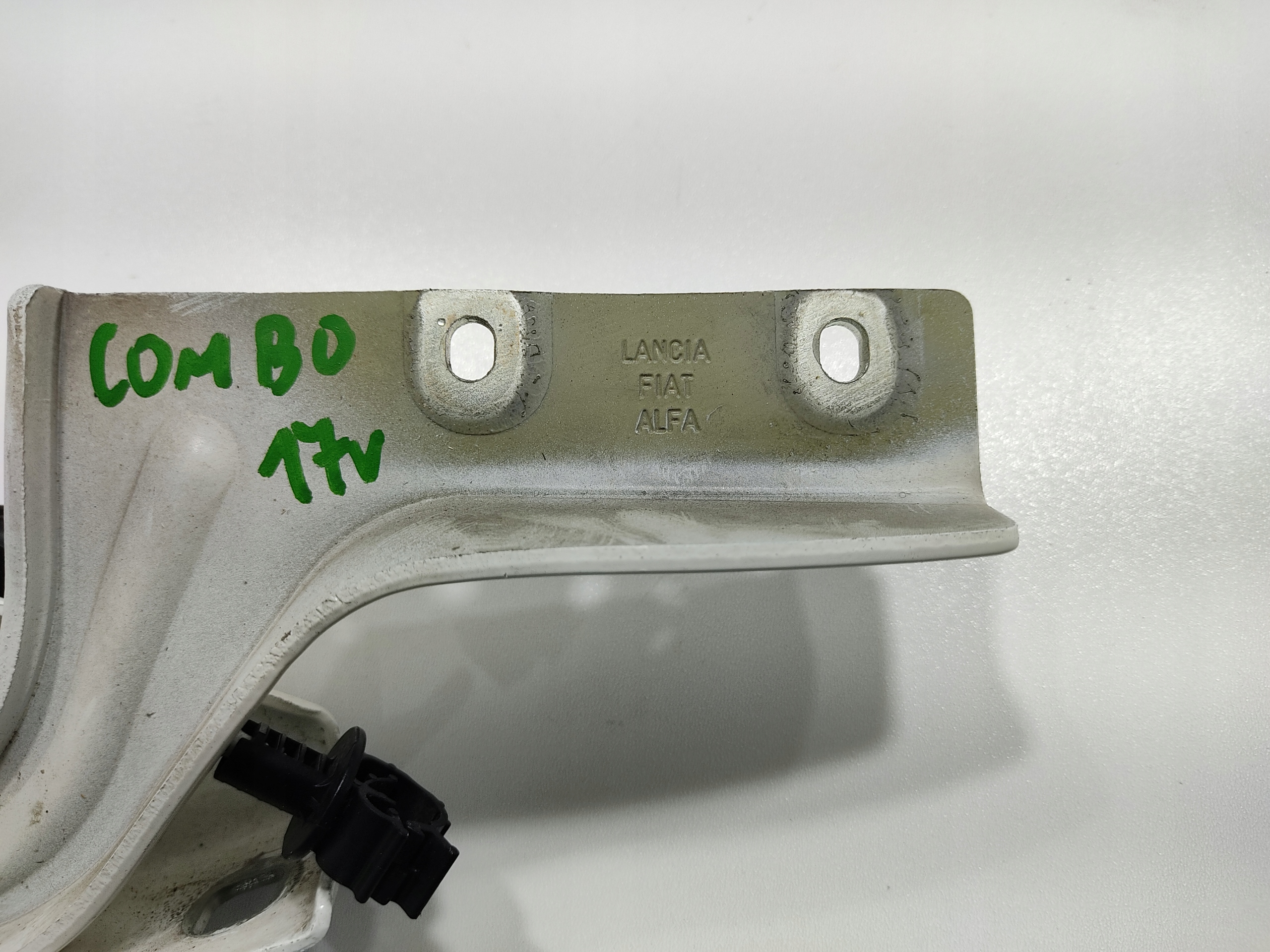 LAVY PANT PREDNEJ KAPOTY PREDNÝ FIAT DOBLO II 2015-2022 LIFT