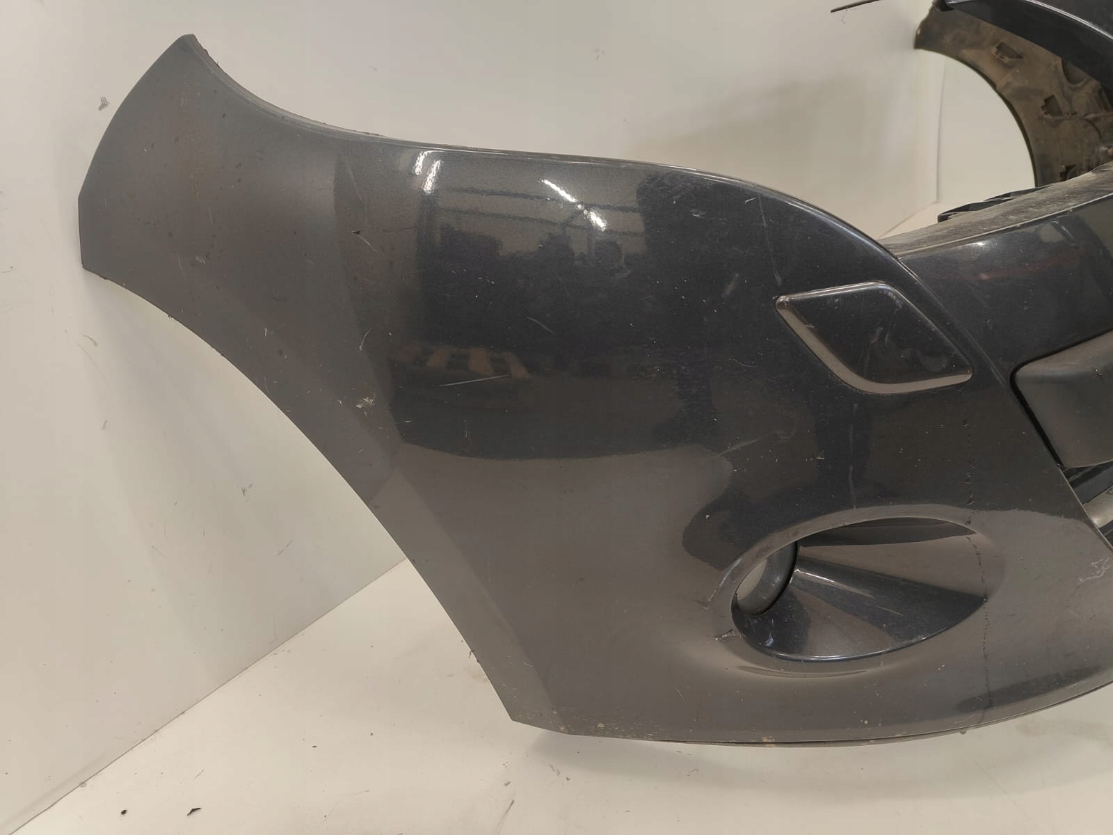 Renault Megane III 08-12 PREDNÝ NÁRAZNÍK KOMPLETNY OSTREKOVAČE