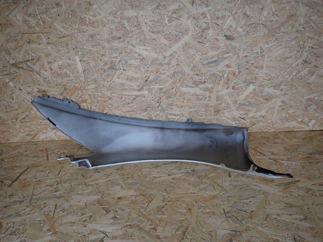 VOLVO C30 PRAVY PREDNY BLATNIK