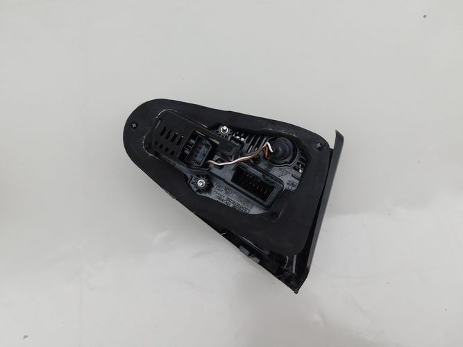 VW GOLF VII GTI PRAVE ZADNE SVETLO V KAPOTE