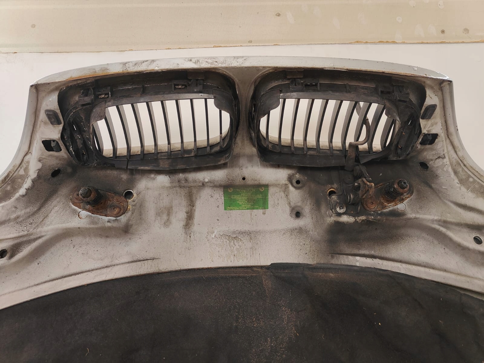 BMW e46 3 III lift 01-04 SEDAN kombi PREDNÁ KAPOTA LIŠTA MRIEŽKAE