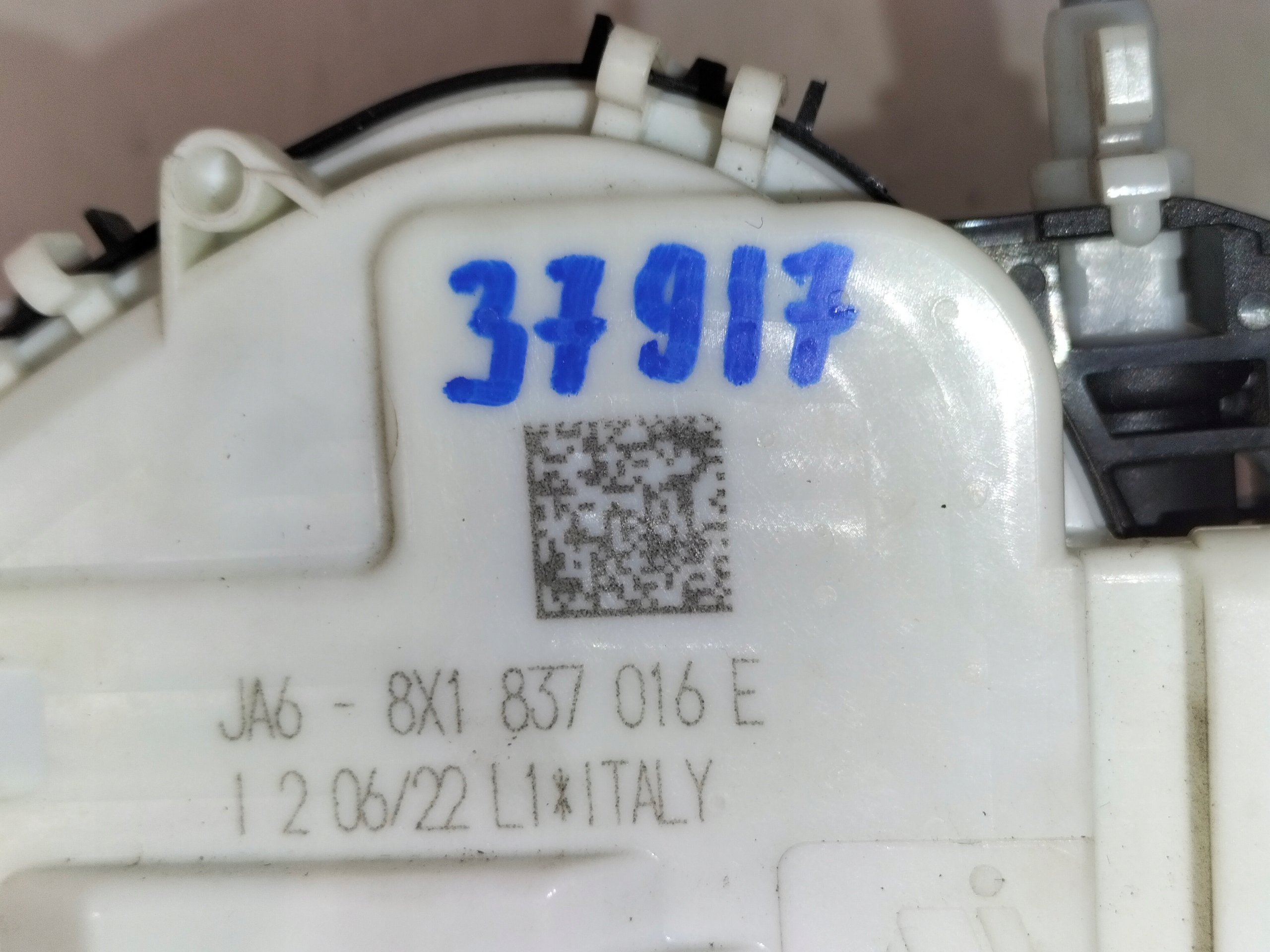 ZÁMOK PRAVÝCH PREDNÝCH DVERÍ AUDI A4 B9 15- AUDI A1 8X 14- AUDI A3 8V