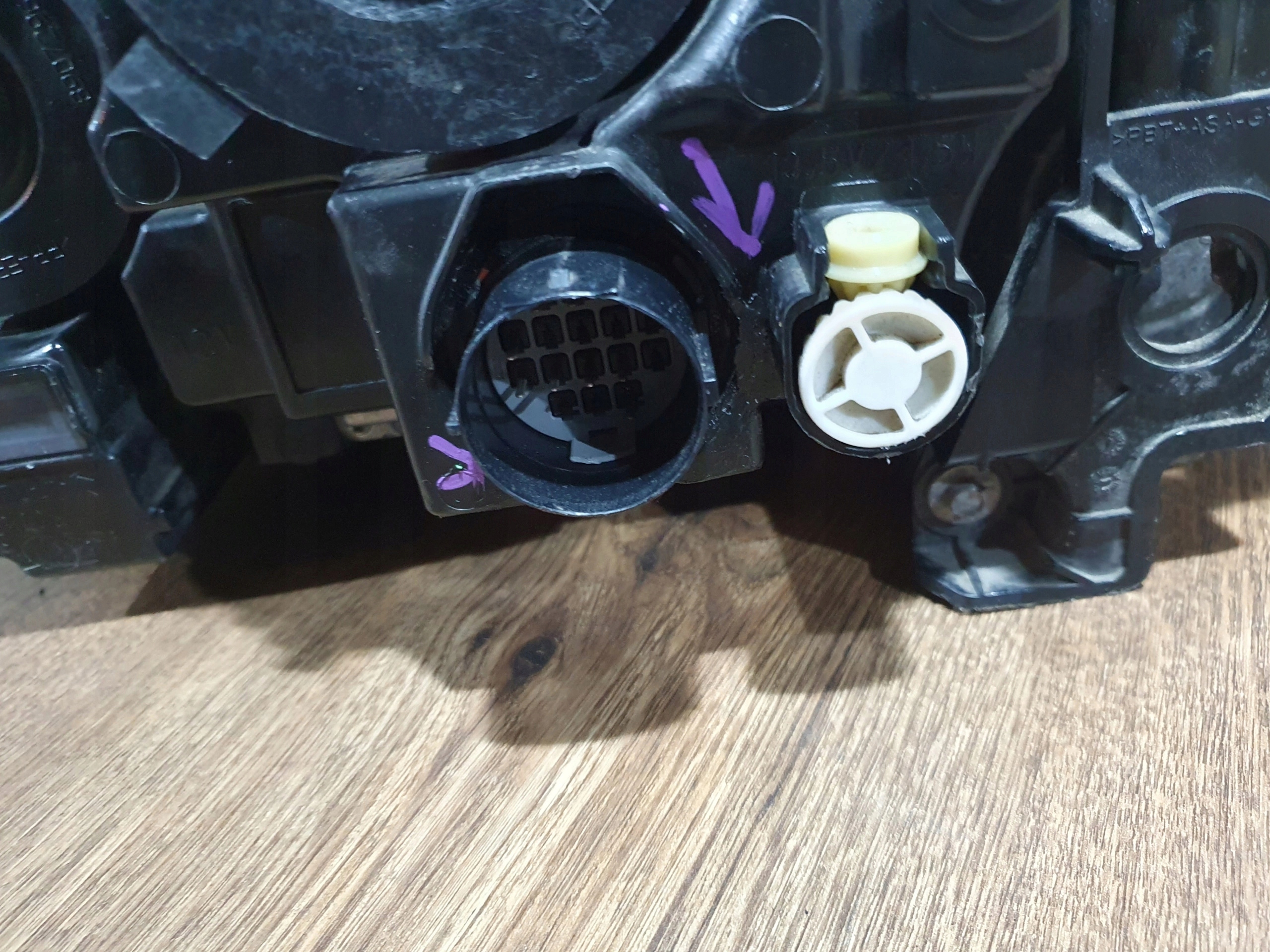 RANGE ROVER SPORT LIFT XENON PRAVÉ PREDNÉ SVETLO