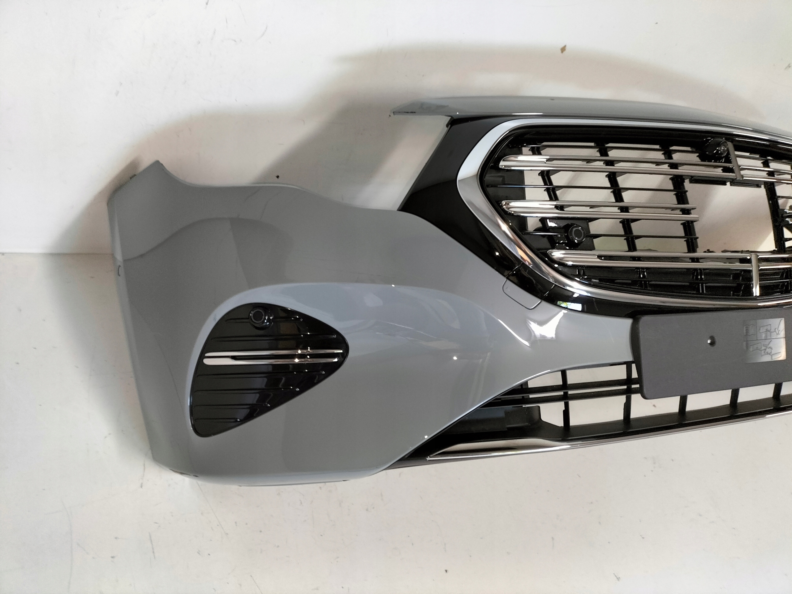 PREDNÝ NÁRAZNÍK MERCEDES E KLASA W214 22-