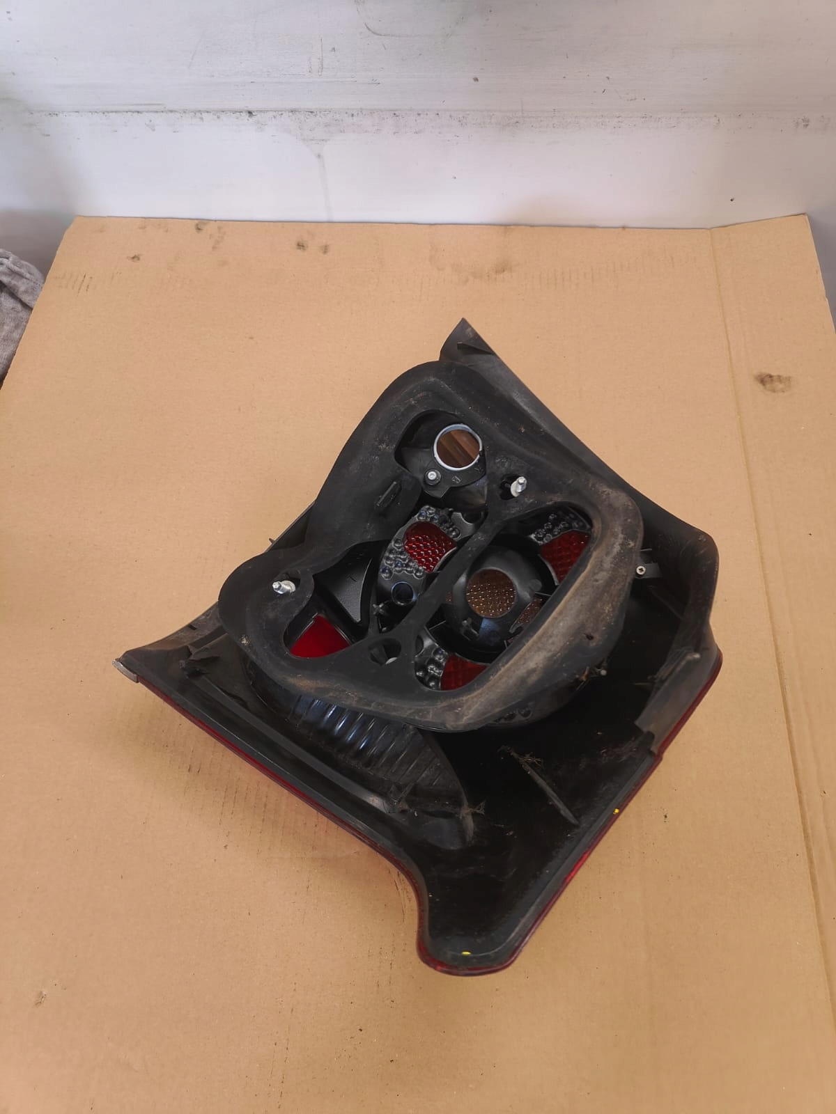 Toyota avensis t25 LAVE ZADNE SVETLO SEDAN lift 06-08 GB VERZIA uk
