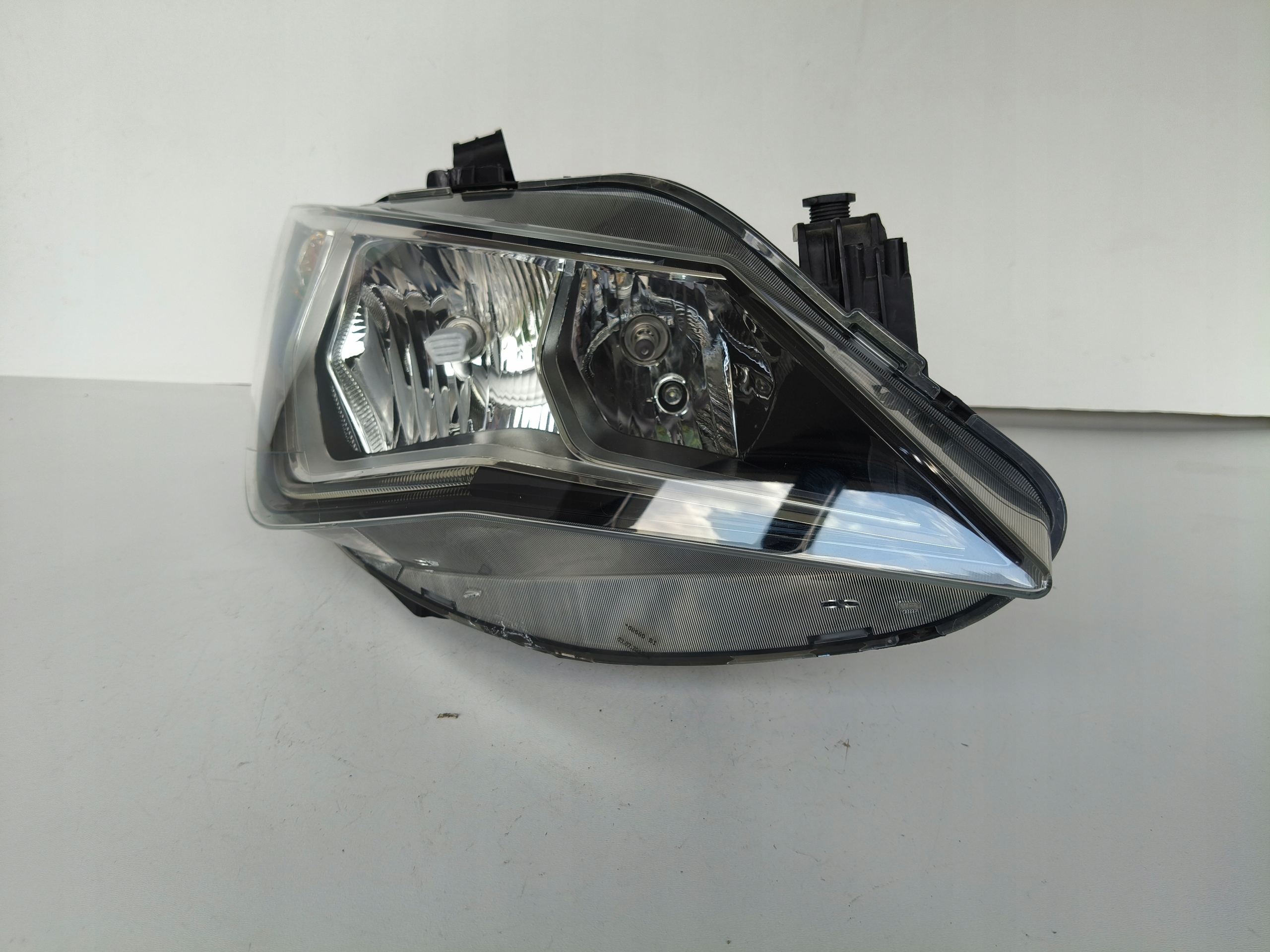 PRAVE PREDNE SVETLO SEAT IBIZA 6J 6J0 12-16 LIFT LED