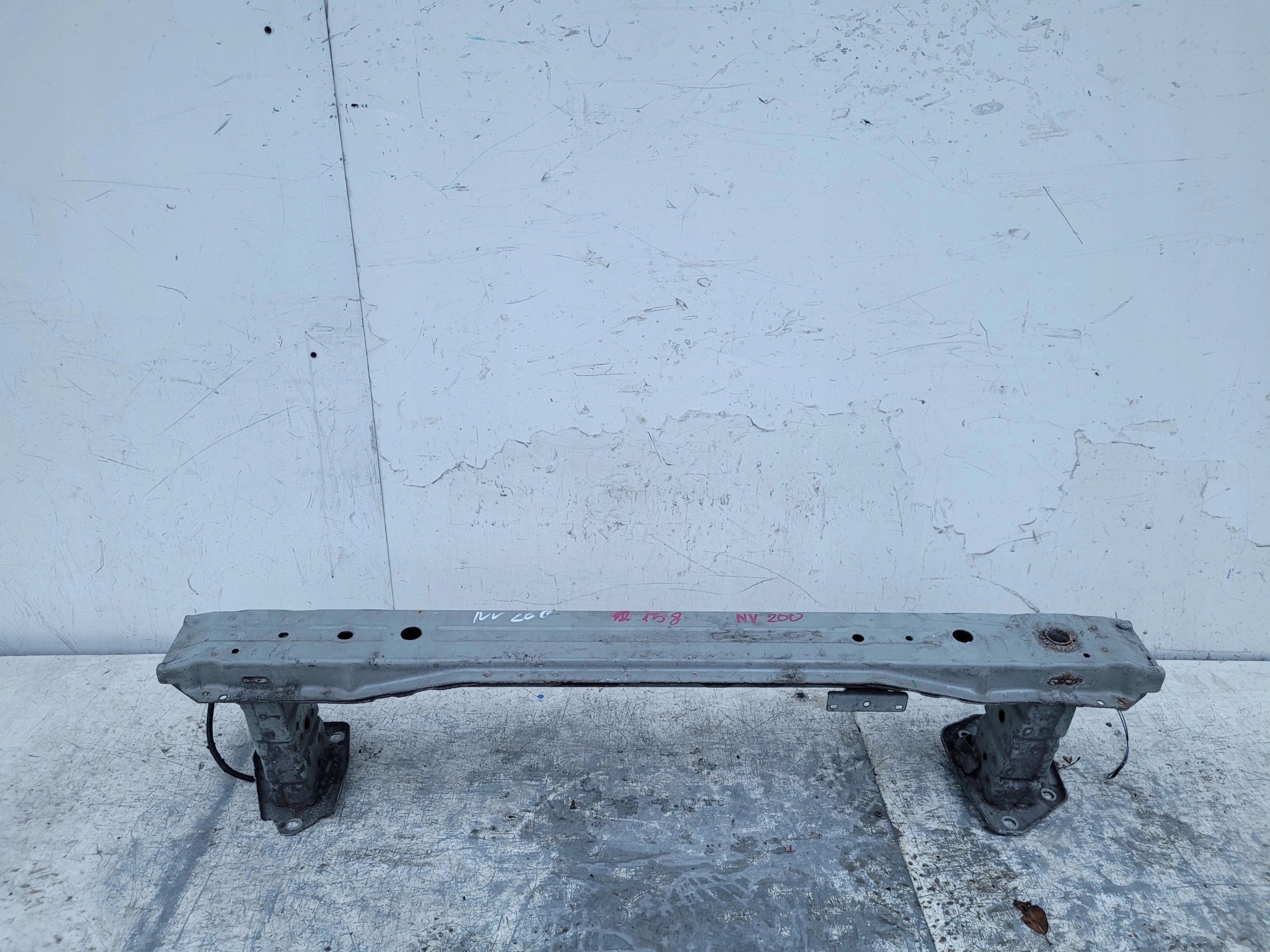 NISSAN NV200 VÝSTUHA PREDNÉHO NÁRAZNÍKA