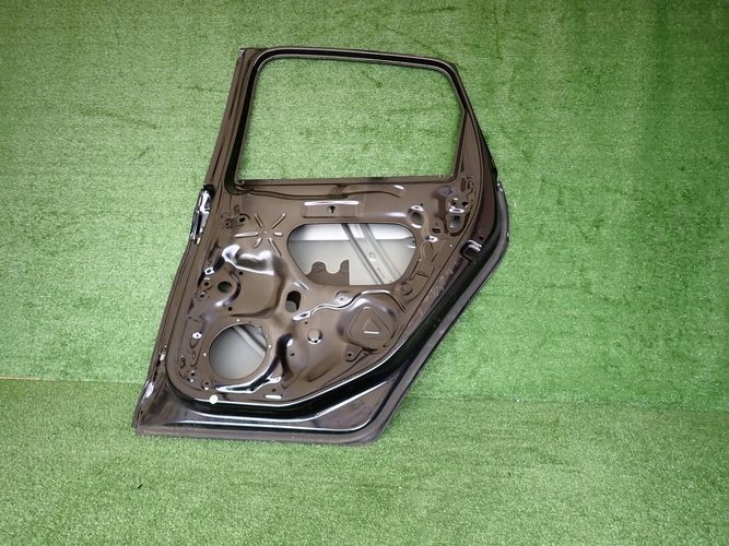 VW POLO 2G 17- PRAVE ZADNE DVERE