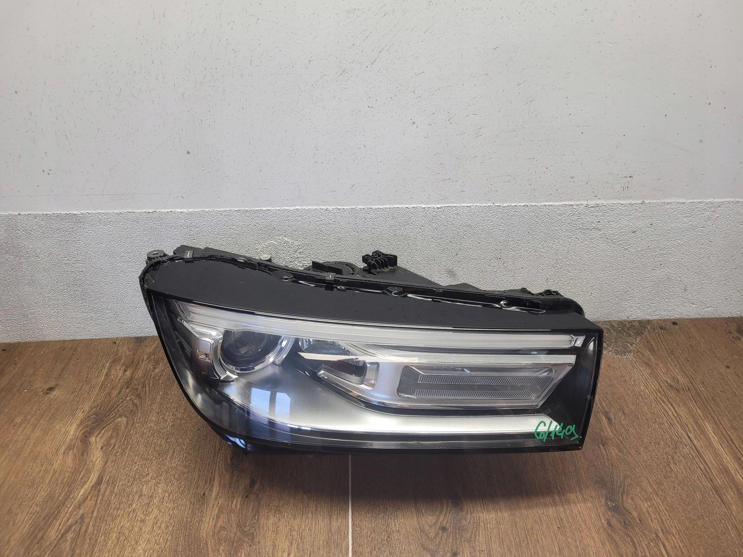 Audi Q5 80A 80A941006B PRAVÉ PREDNÉ SVETLO LED