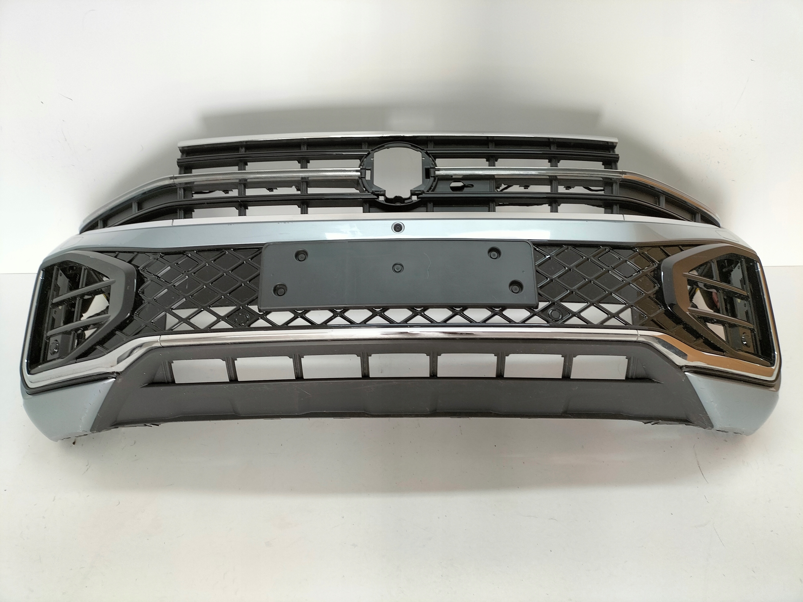 PREDNÝ NÁRAZNÍK VW TOUAREG III LIFT 23- R-LINE