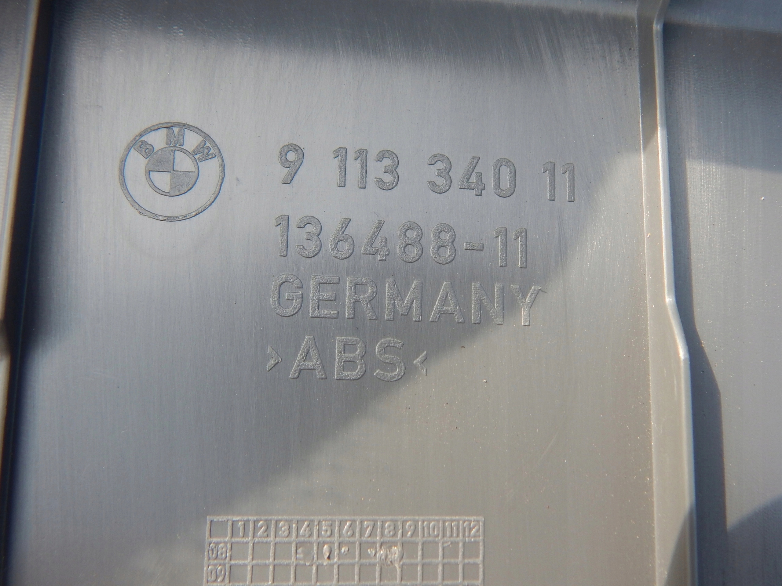 BMW 7 F01 F02 KRYT ZADNÉHO ČELA