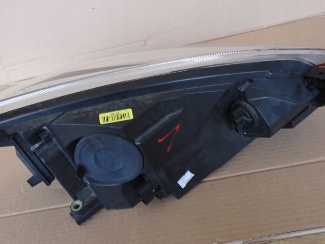 FORD FIESTA MK8 VIII 17- LAVE PREDNE SVETLO OBYČAJNÉ H1BB-13W030-AD