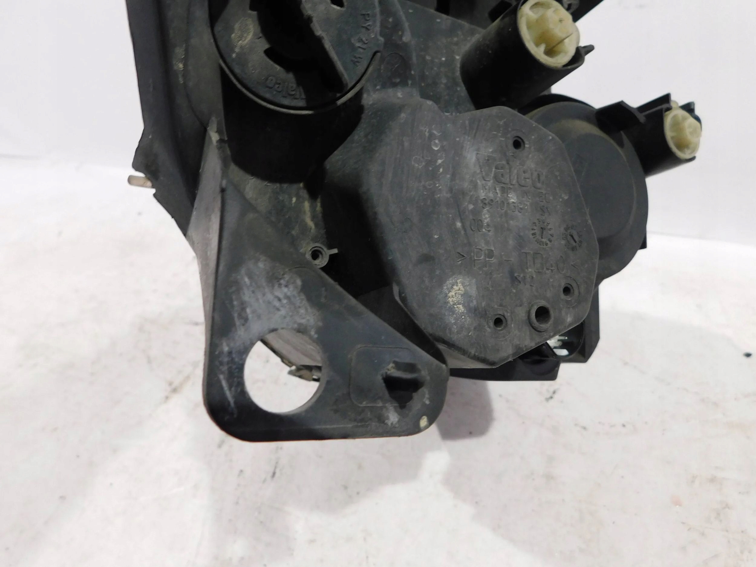 LAVE PREDNE SVETLO FIAT GRANDE PUNTO BIELA ZÁSTRČKA