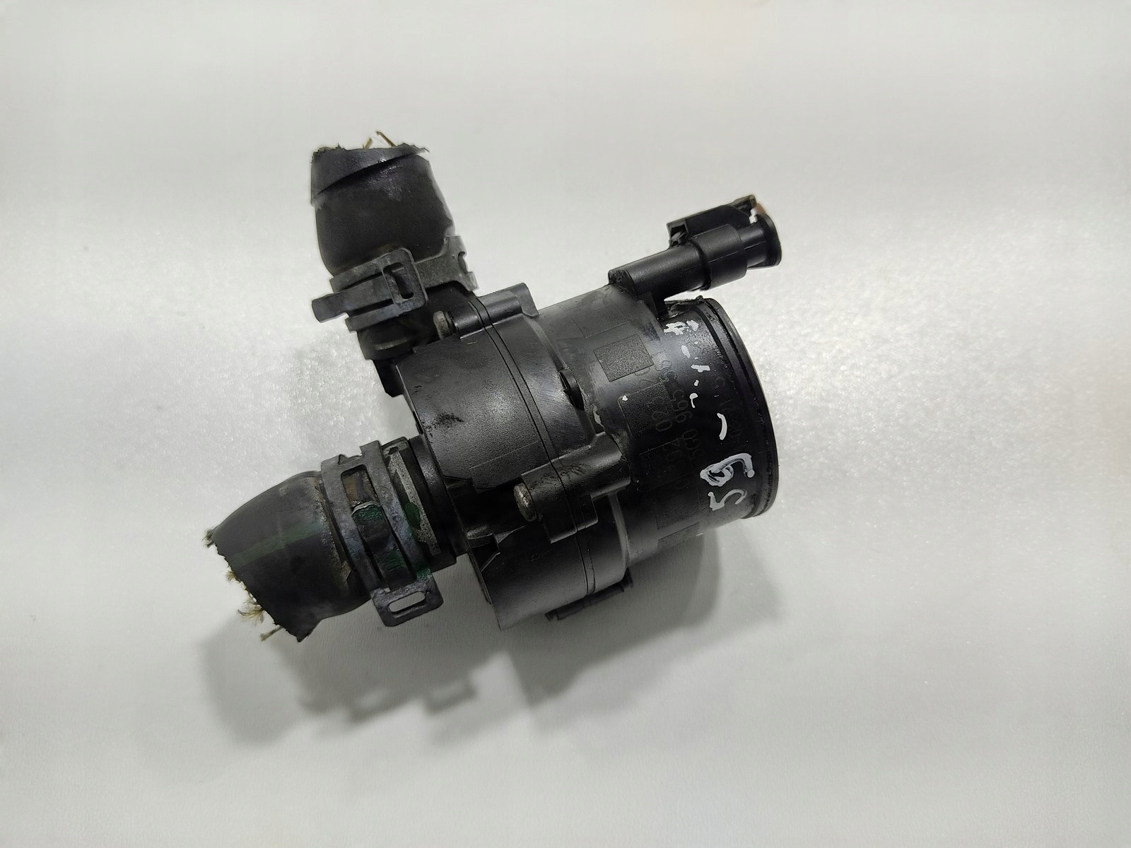 POMOCNÁ VODNÁ PUMPA AUDI A3 8V 2.0 TDI 0392023205 5C0965561 2012-16