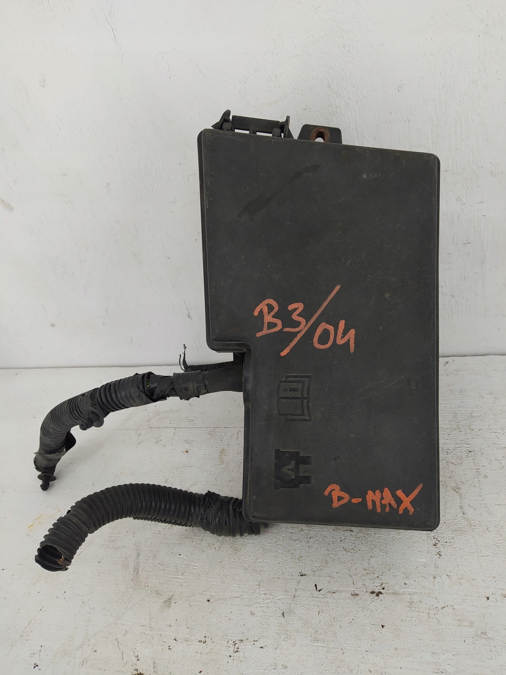 FORD KUGA MK2 13-19 2.0 TDCI POISTKOVA SKRINKA AV6T14A142AB