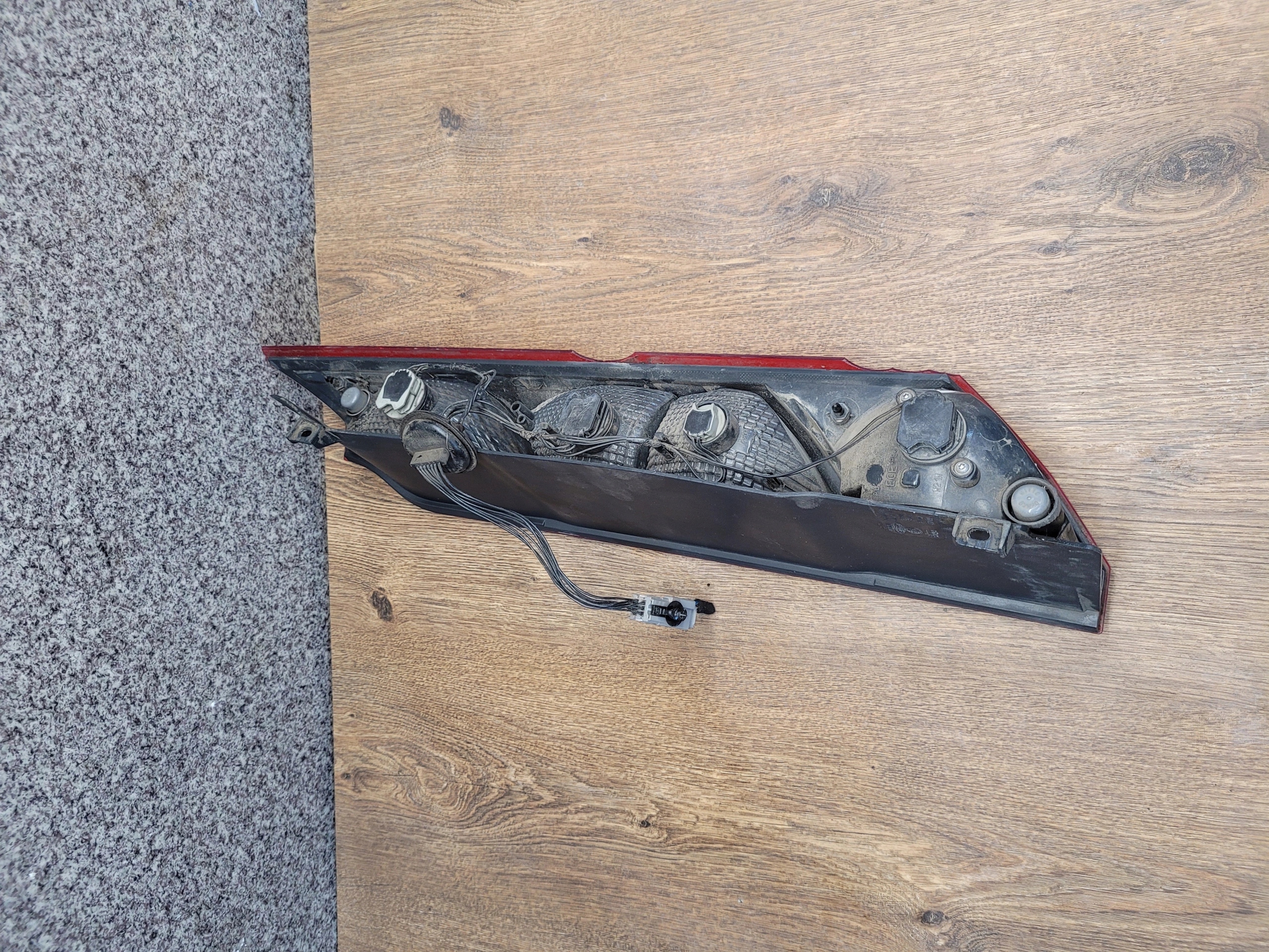 FORD TRANSIT CONNECT MK2 LAVE ZADNE SVETLO DT1113405AB