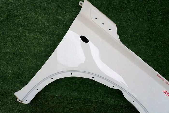 SUZUKI VITARA III 15- PRAVY PREDNY BLATNIK