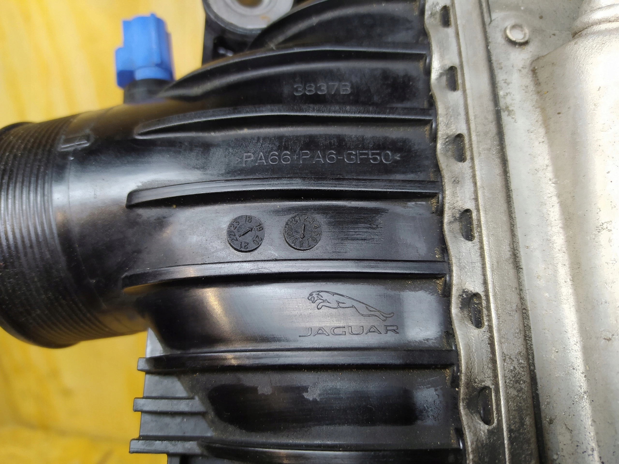 JAGUAR F-PACE CHLADIČ INTERCOOLER GX73-6K775-AE