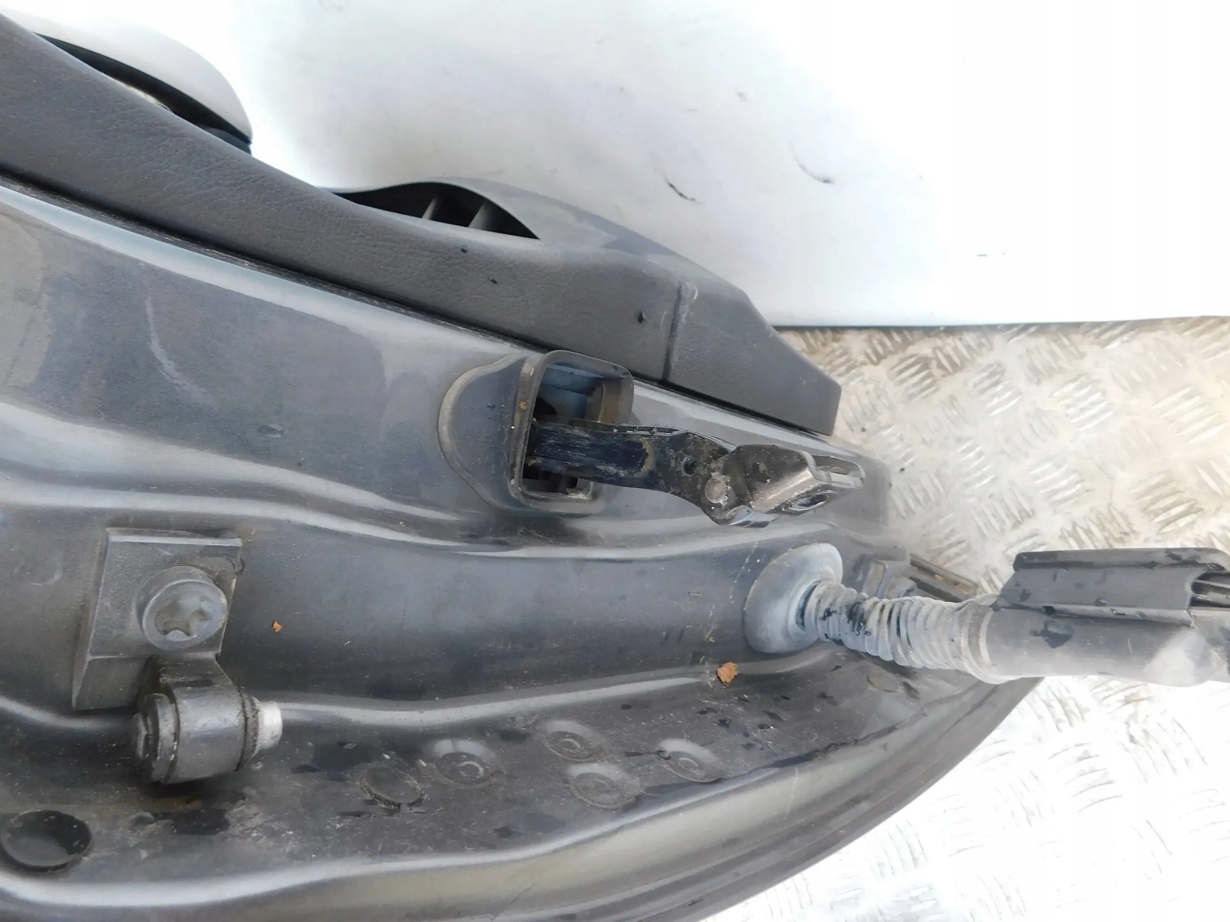 PRAVE PREDNE DVERE BMW 1 F20 B39