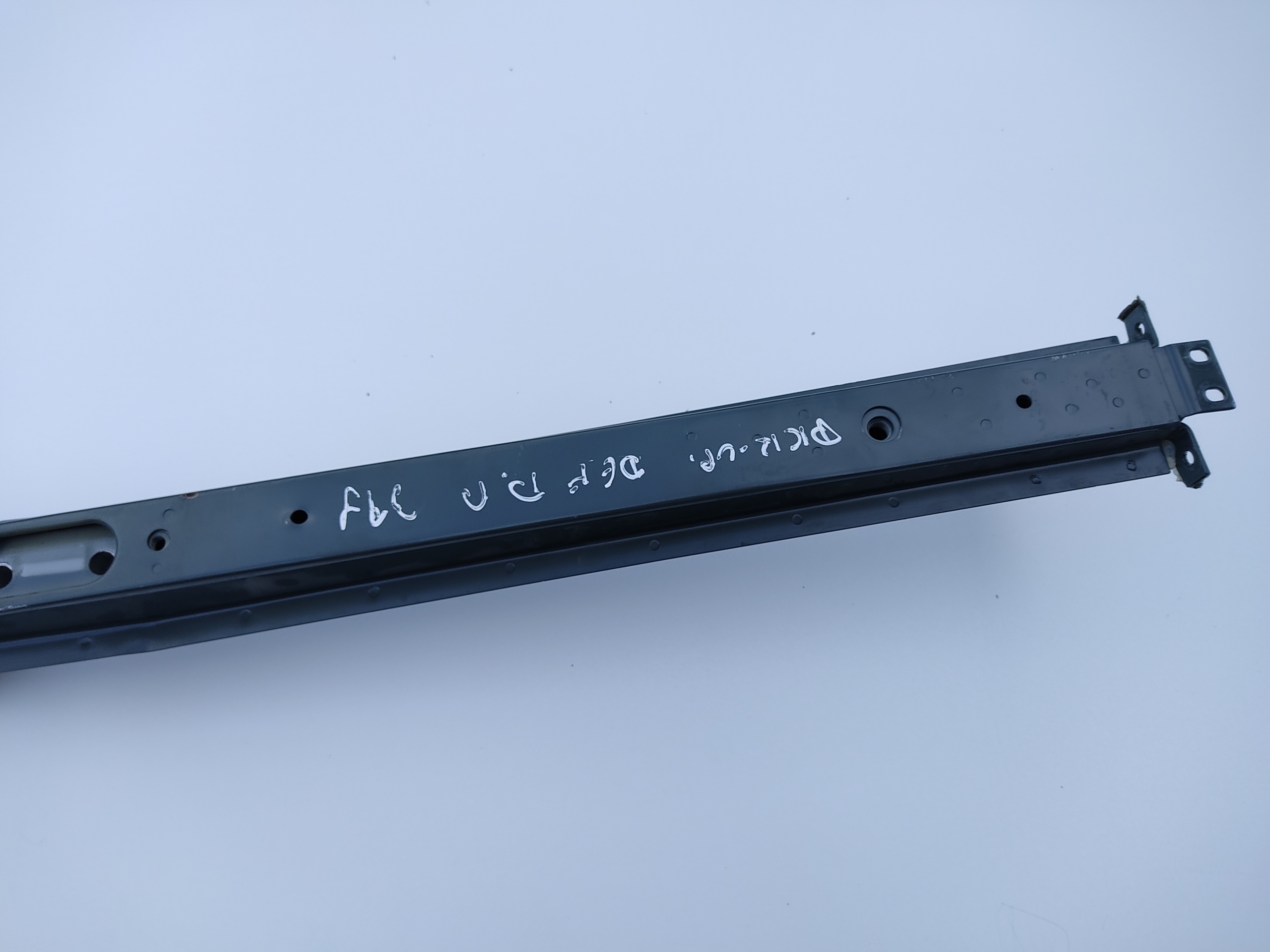 VÝSTUHA STĹPIK PRAVÝCH DVERÍ LAND ROVER DEFENDER 1999-2014