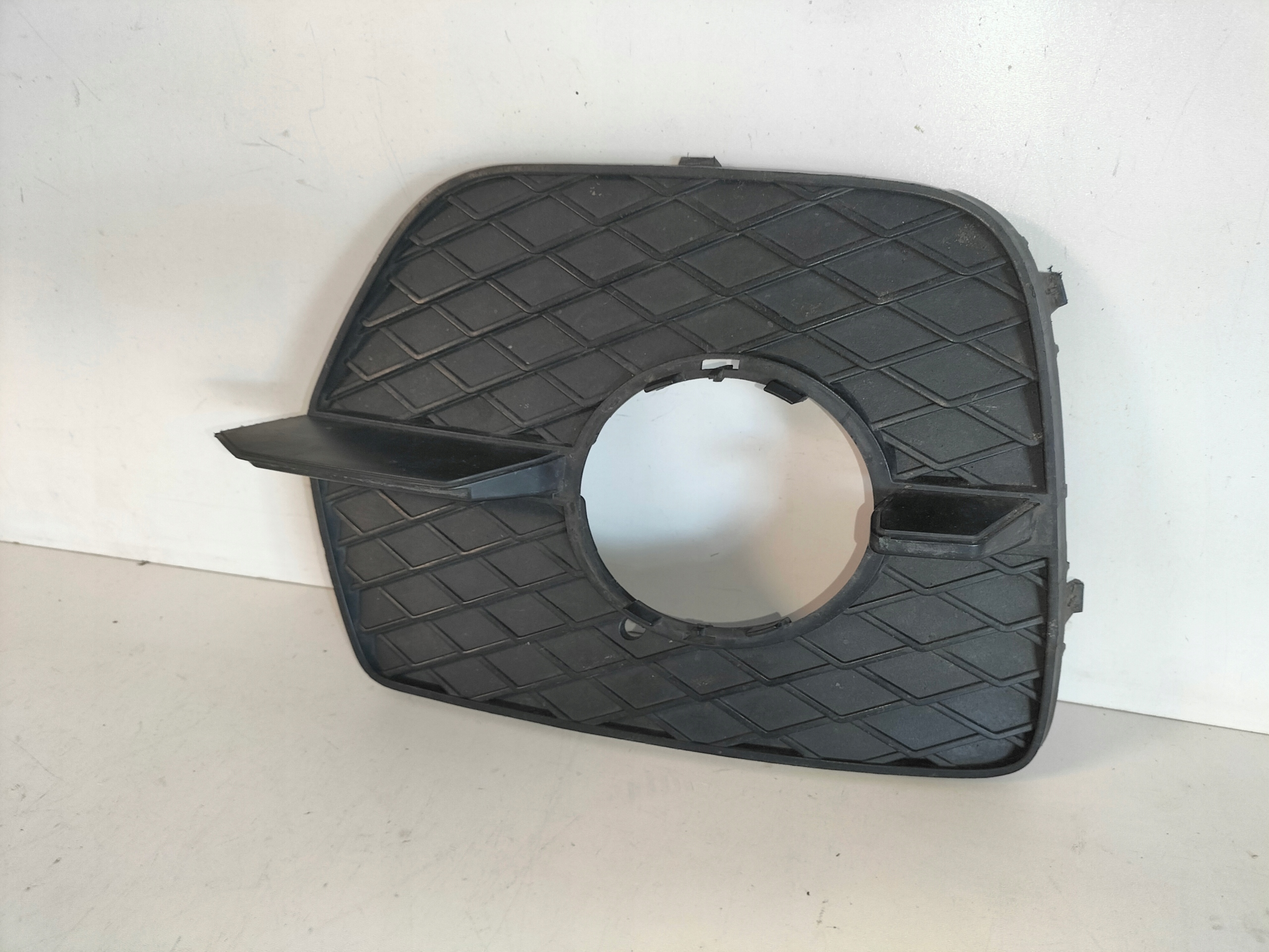 KRYTKA MRIEZKA PREDNEHO NARAZNIKA PRAVA BMW X6 E71 08-