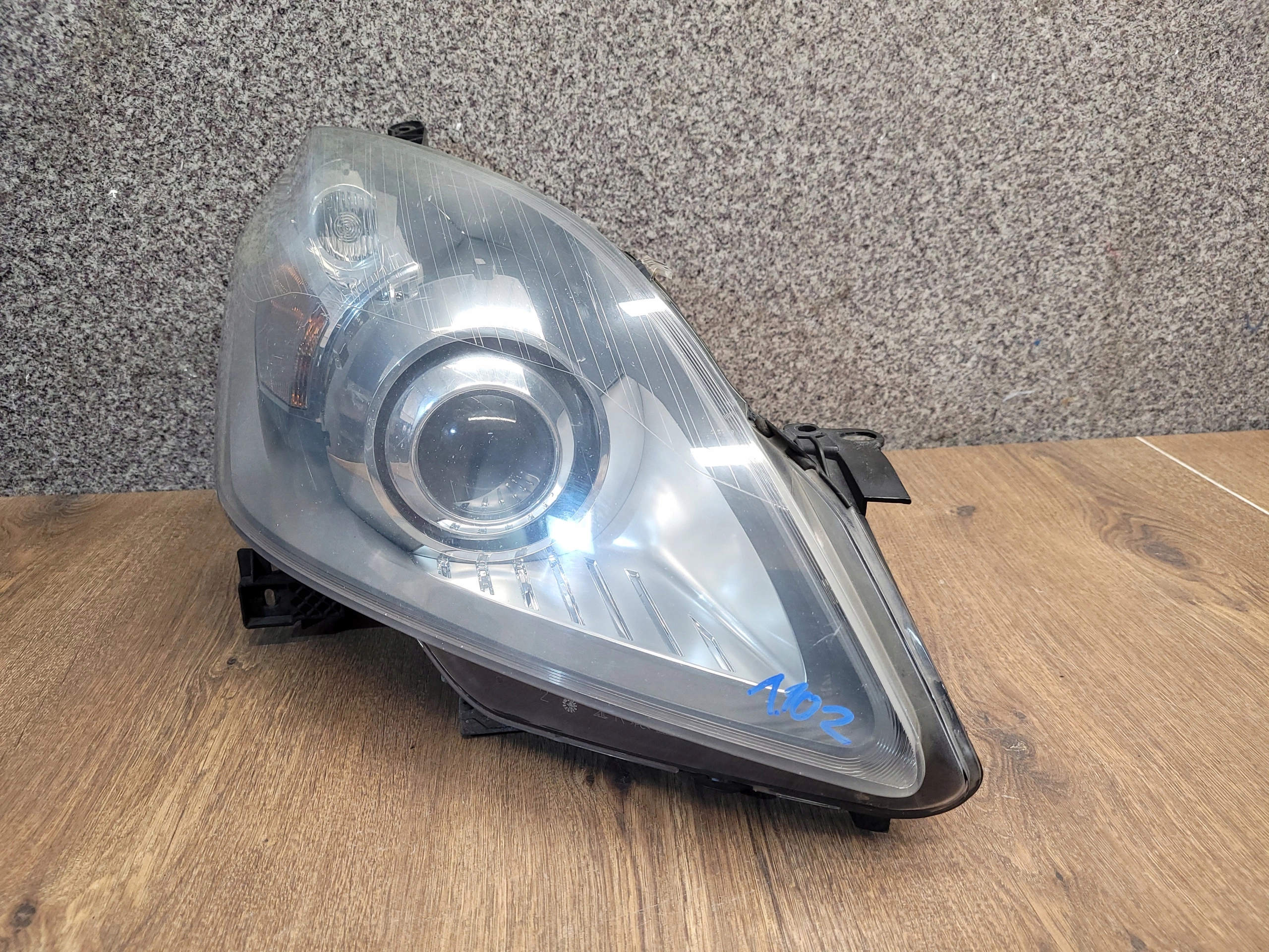 OPEL ZAFIRA B PRAVÉ PREDNÉ SVETLO XENON 0301214682