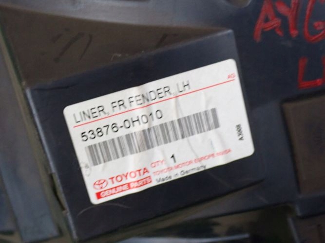 CITROEN C1 TOYOTA AYGO PEU 107 05-14 ĽAVÝ PREDNÝ PODBLATNÍK