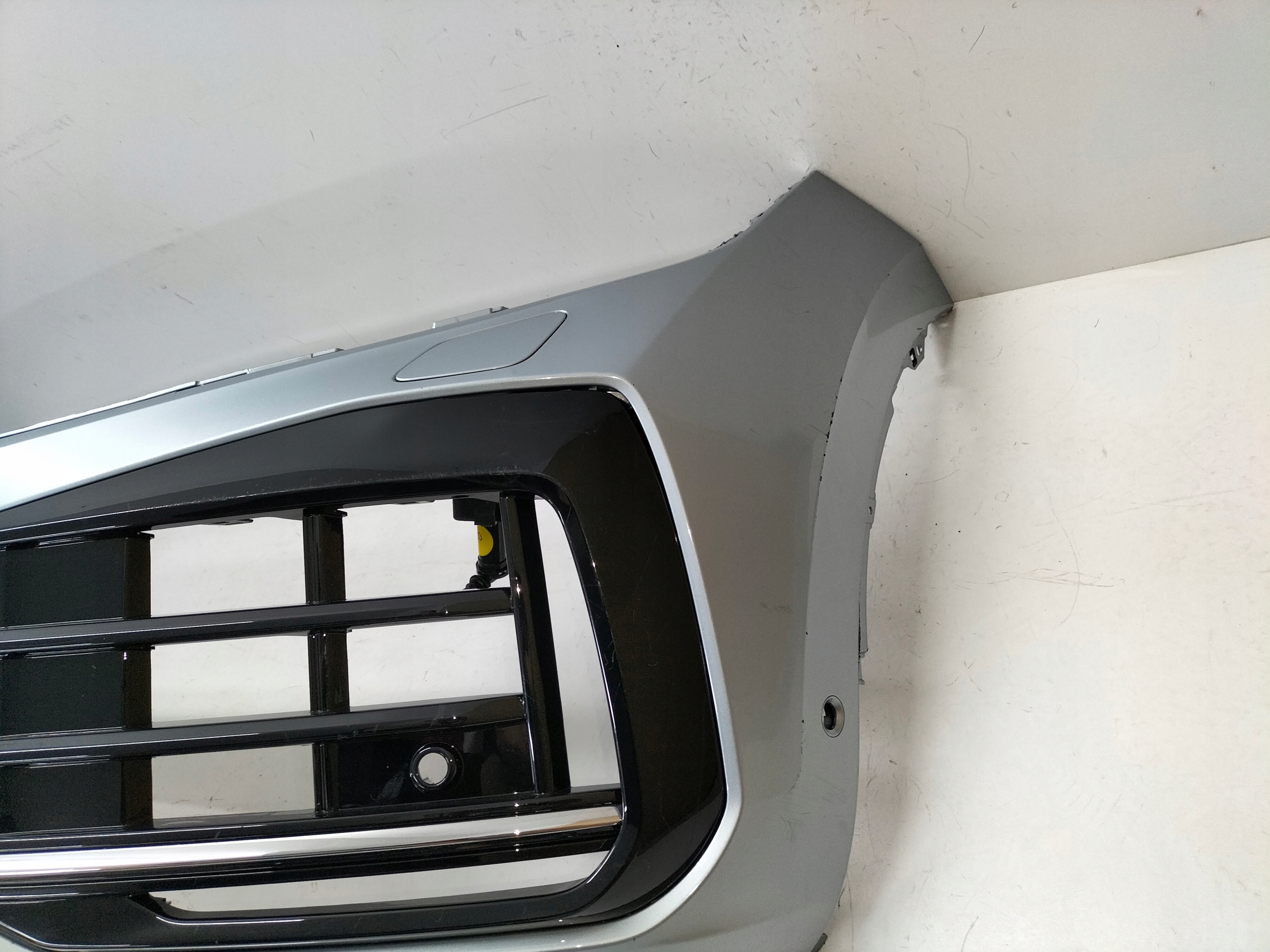PREDNÝ NÁRAZNÍK VW TOUAREG III LIFT 23-