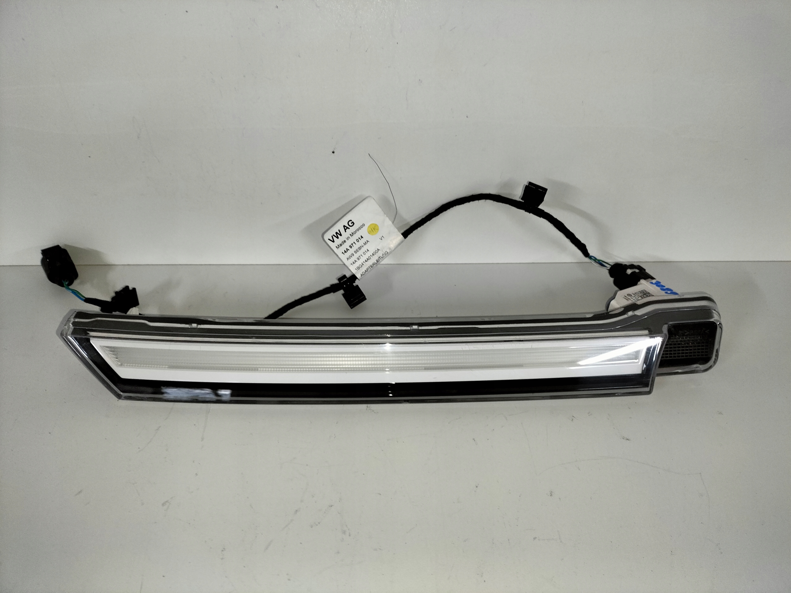 PRAVÉ PREDNÉ LED SVETLO V MASKE VW ID7 23-