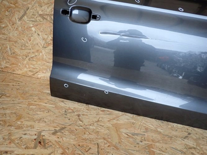 AUDI A1 5d 10- PRAVE PREDNE DVERE