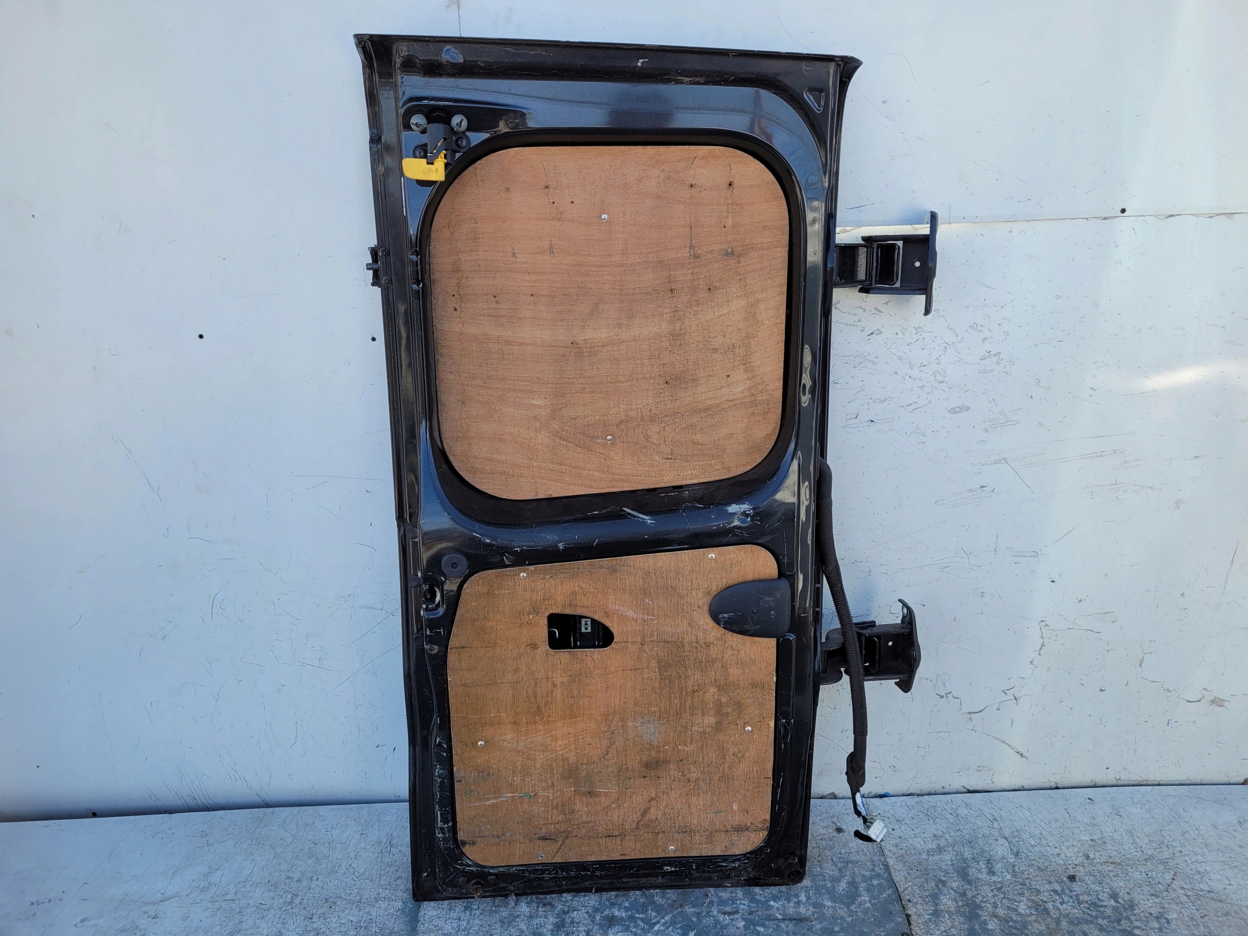 RENAULT TRAFIC III VIVARO LAVE ZADNE DVERE