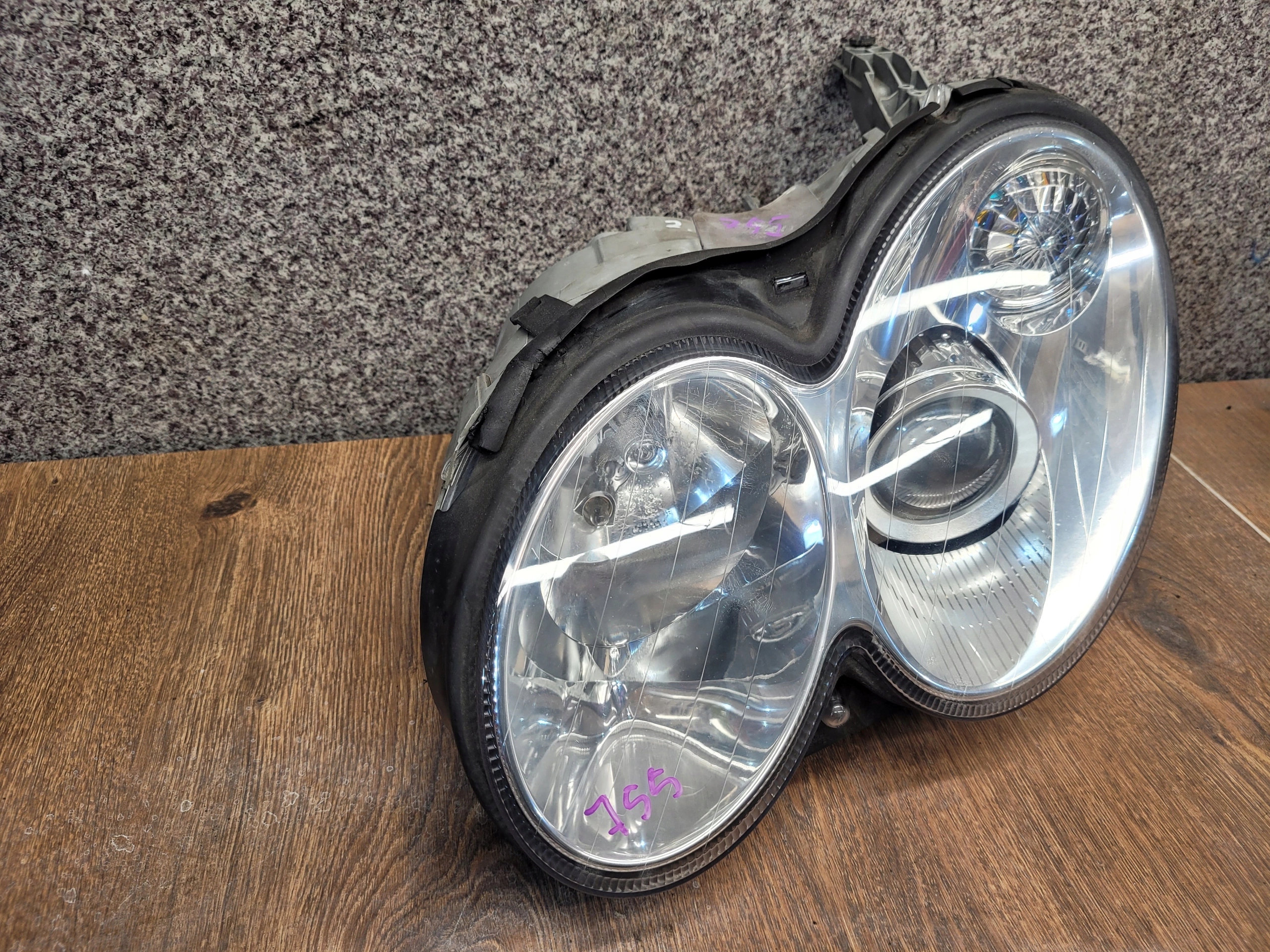 MERCEDES W209 CLK XENON ĽAVÉ PREDNÉ SVETLO