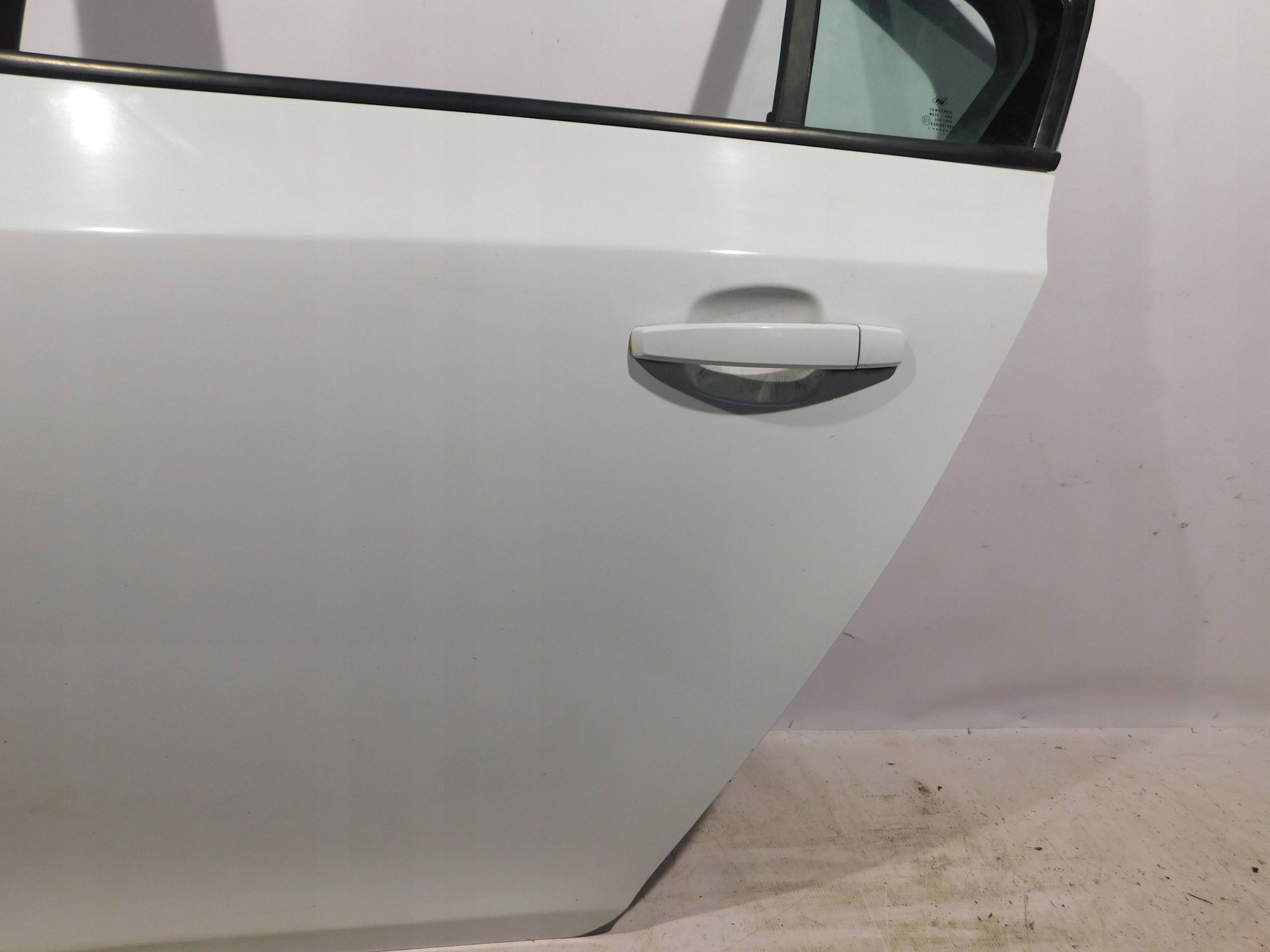 LAVE ZADNE DVERE CHEVROLET CRUZE SEDAN 09-