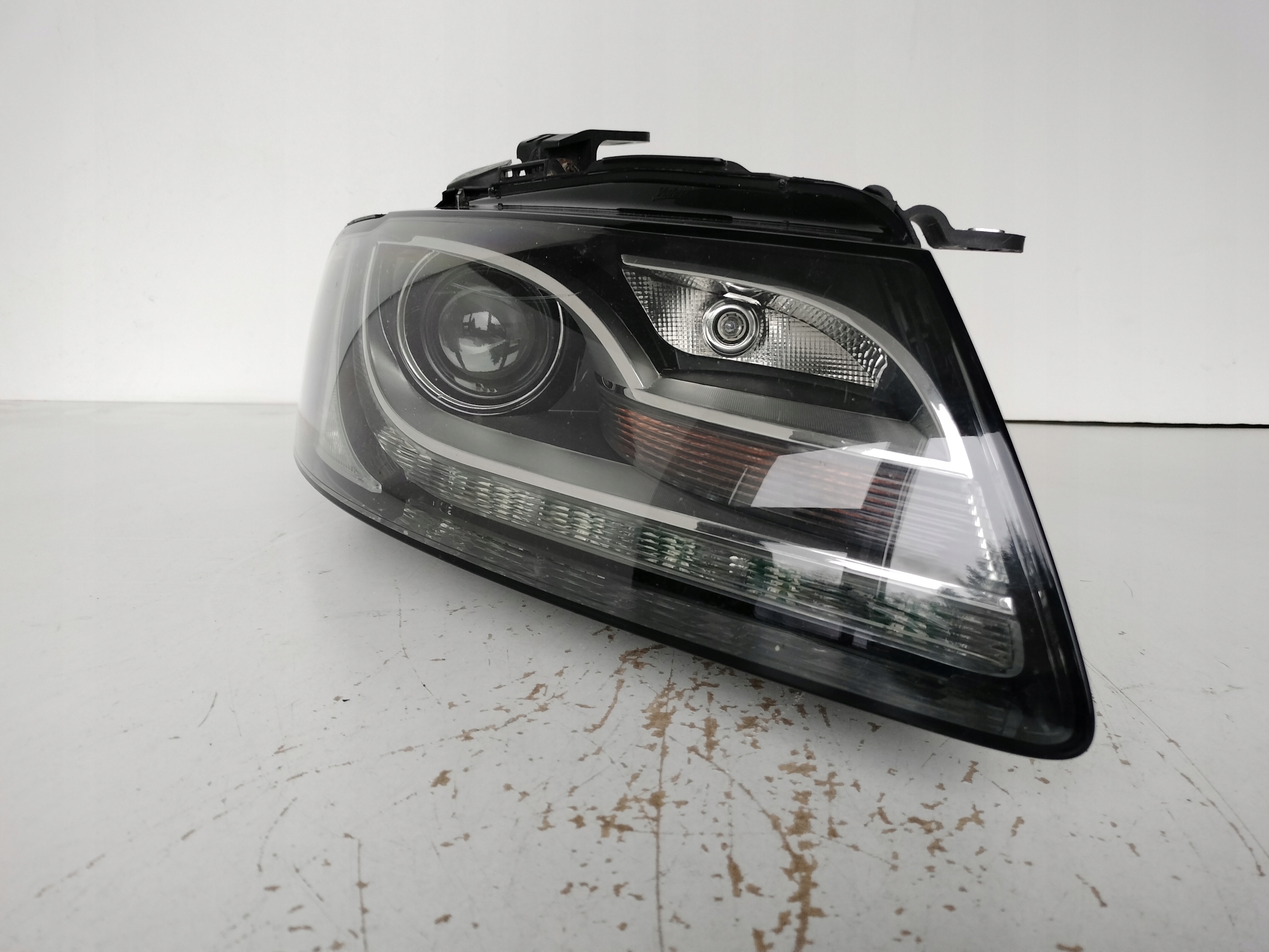 PRAVE PREDNE SVETLO AUDI A5 8T 8T0 07-11 XENON LED NIENATAČACI