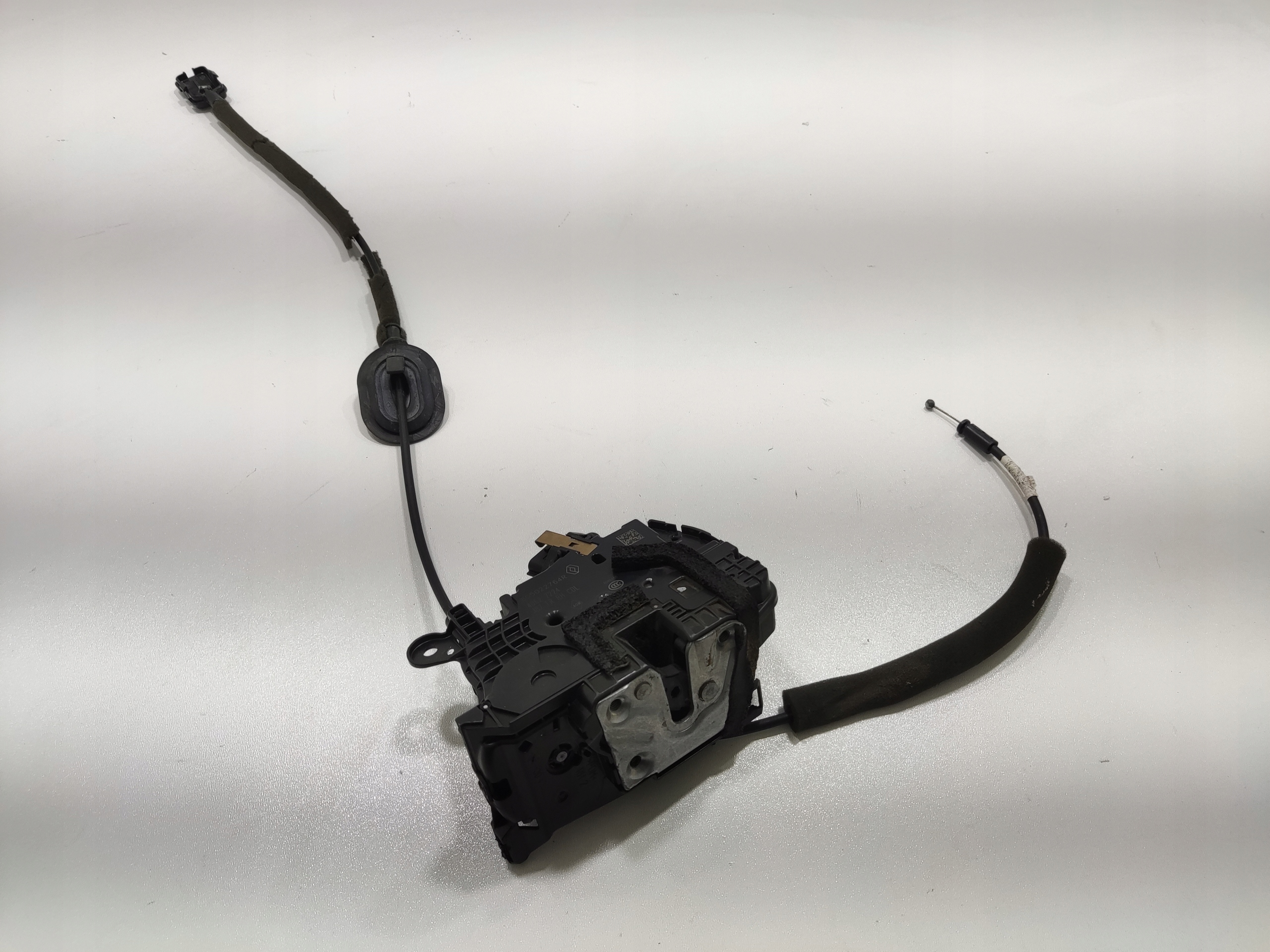 ZAMOK PRAVYCH PREDNYCH DVERI RENAULT CAPTUR I 805022764R 2013-2019