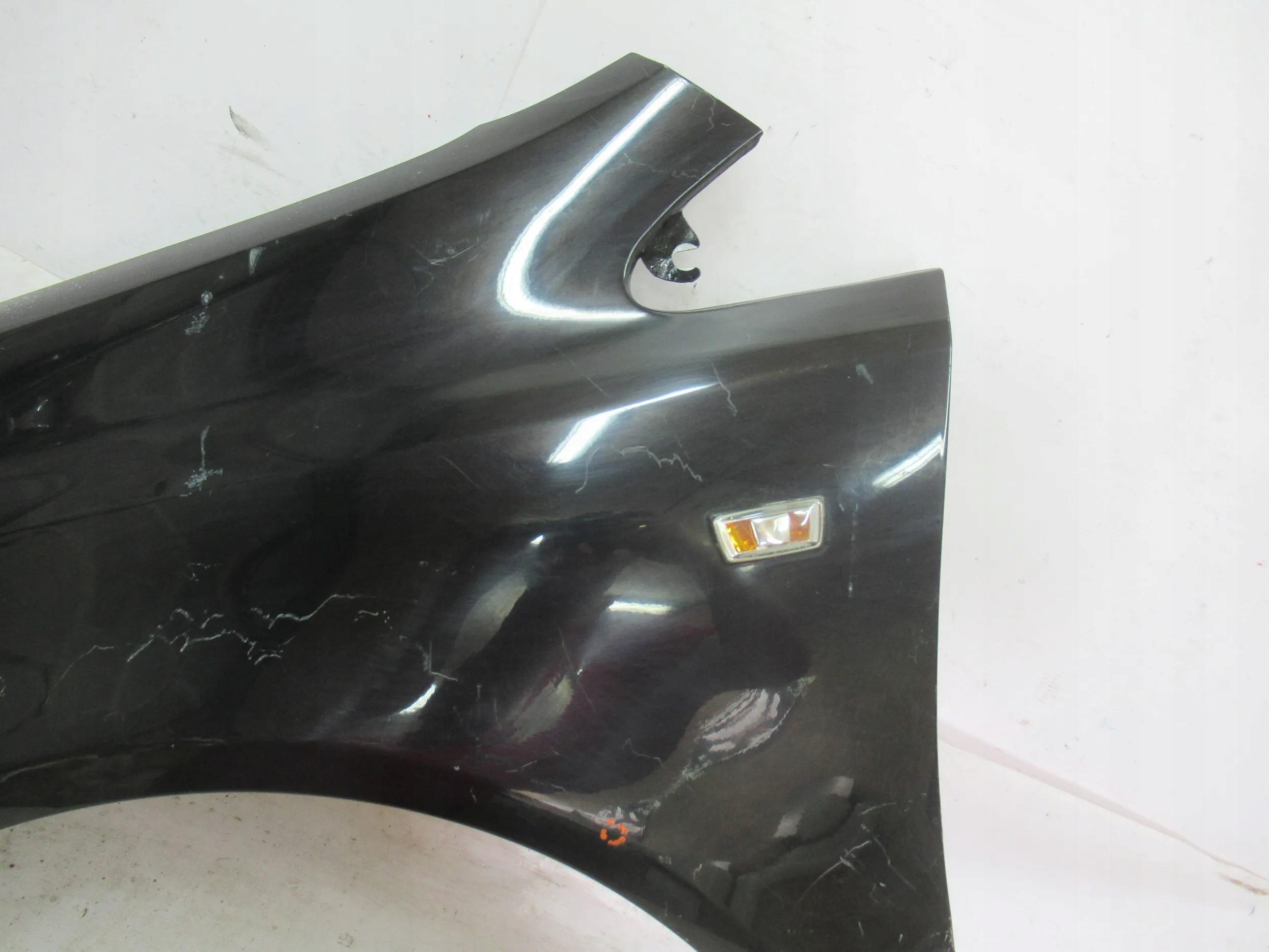 BLATNIK PREDNÝ LAVY OPEL CORSA D