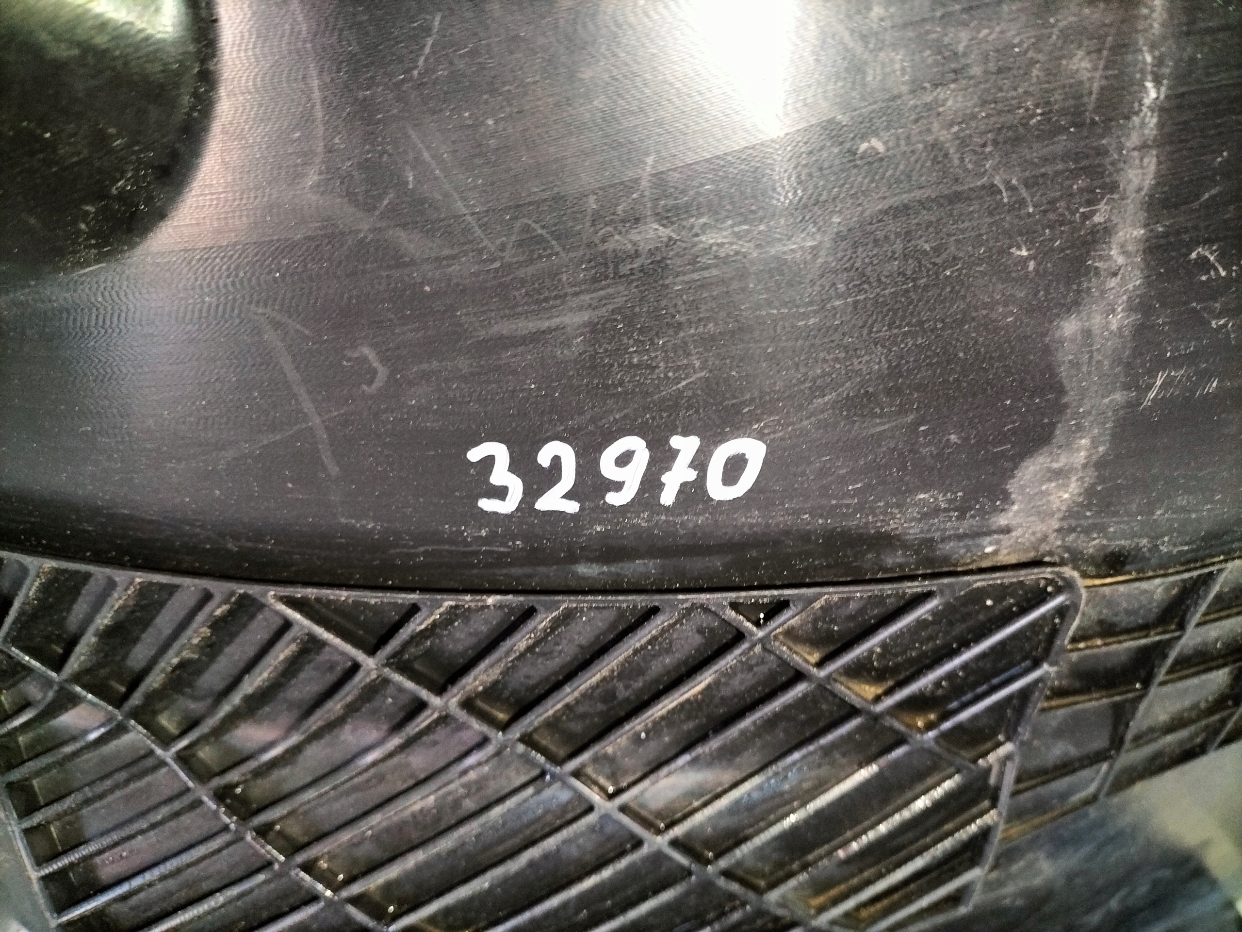ĽAVÝ PREDNÝ PODBLATNÍK AUDI A4 B10 23- PREDNÁ ČASŤ
